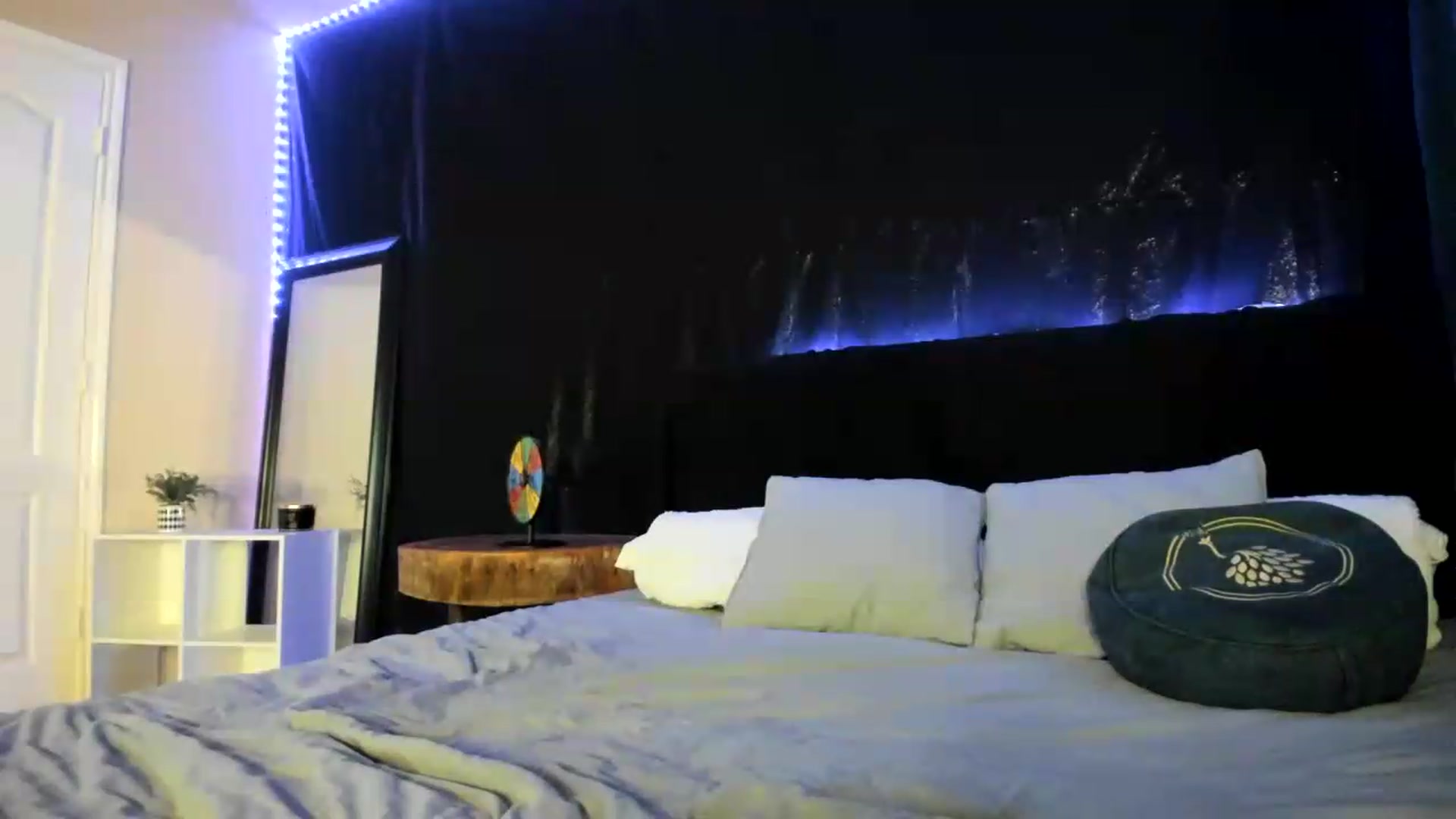 Gallery image thumbnail from astrolee's myfreecams stream on, 07/13/2026, 23:14 image 14 of 20
