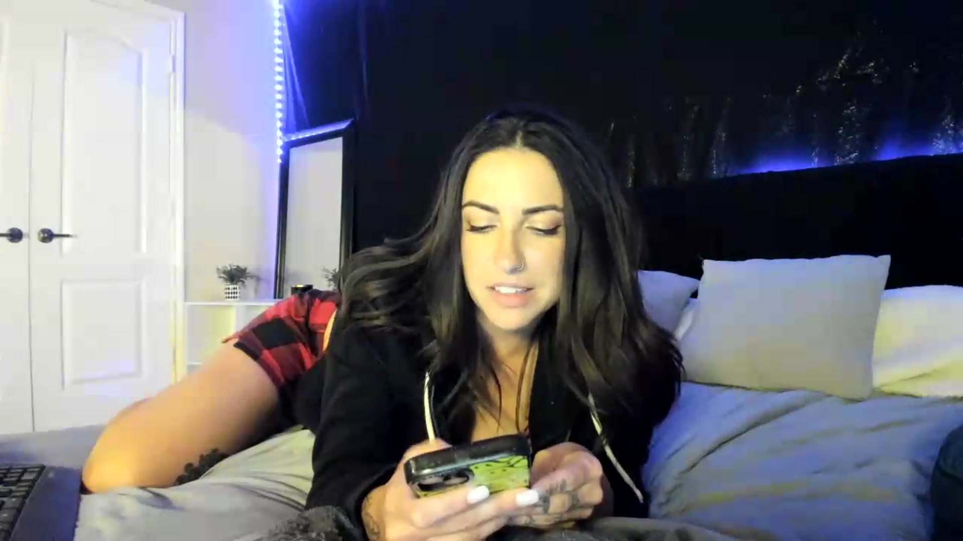 Gallery image thumbnail from astrolee's myfreecams stream on, 07/22/2026, 01:14 image 11 of 20