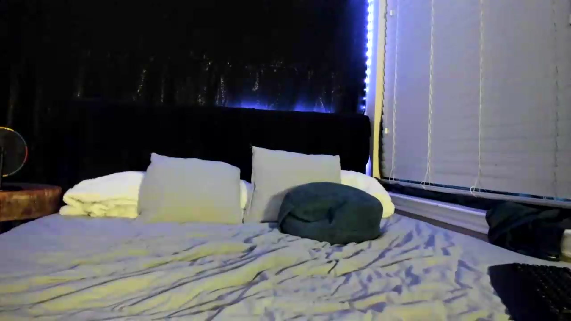Gallery image thumbnail from astrolee's myfreecams stream on, 07/22/2026, 01:18 image 10 of 20