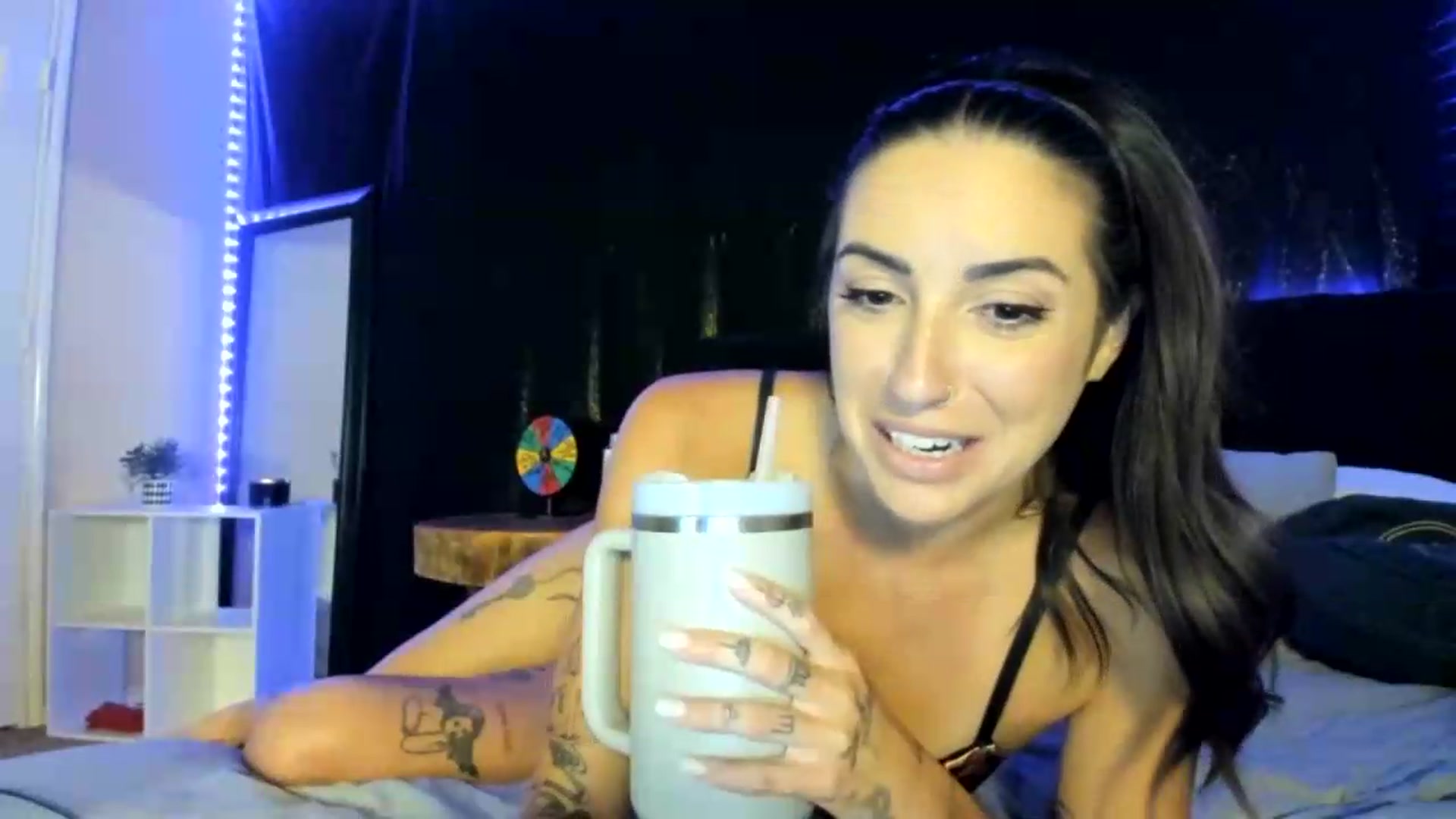 Gallery image thumbnail from astrolee's myfreecams stream on, 08/09/2026, 22:25 image 3 of 20