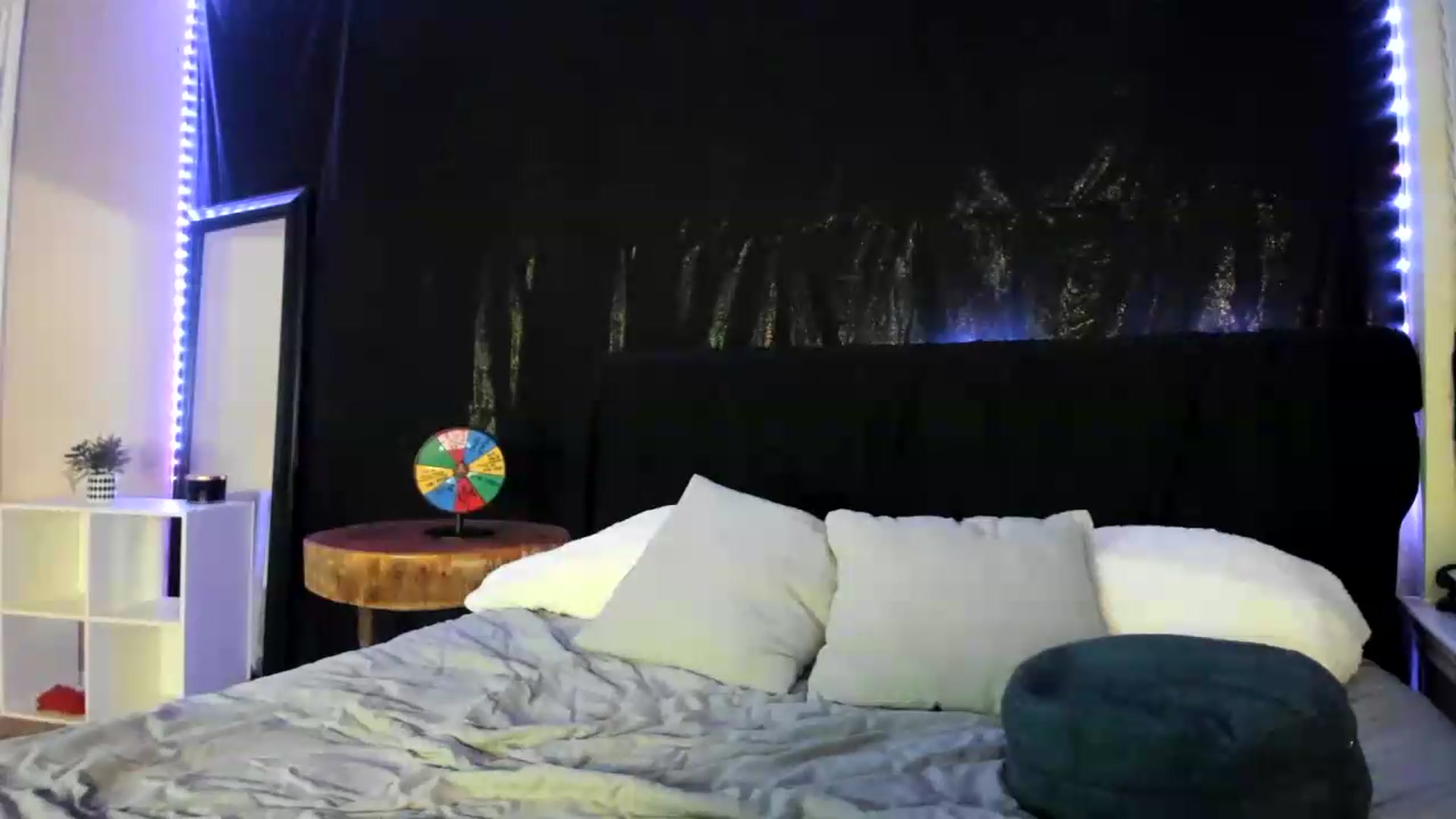 Gallery image thumbnail from astrolee's myfreecams stream on, 08/18/2026, 20:48 image 6 of 20