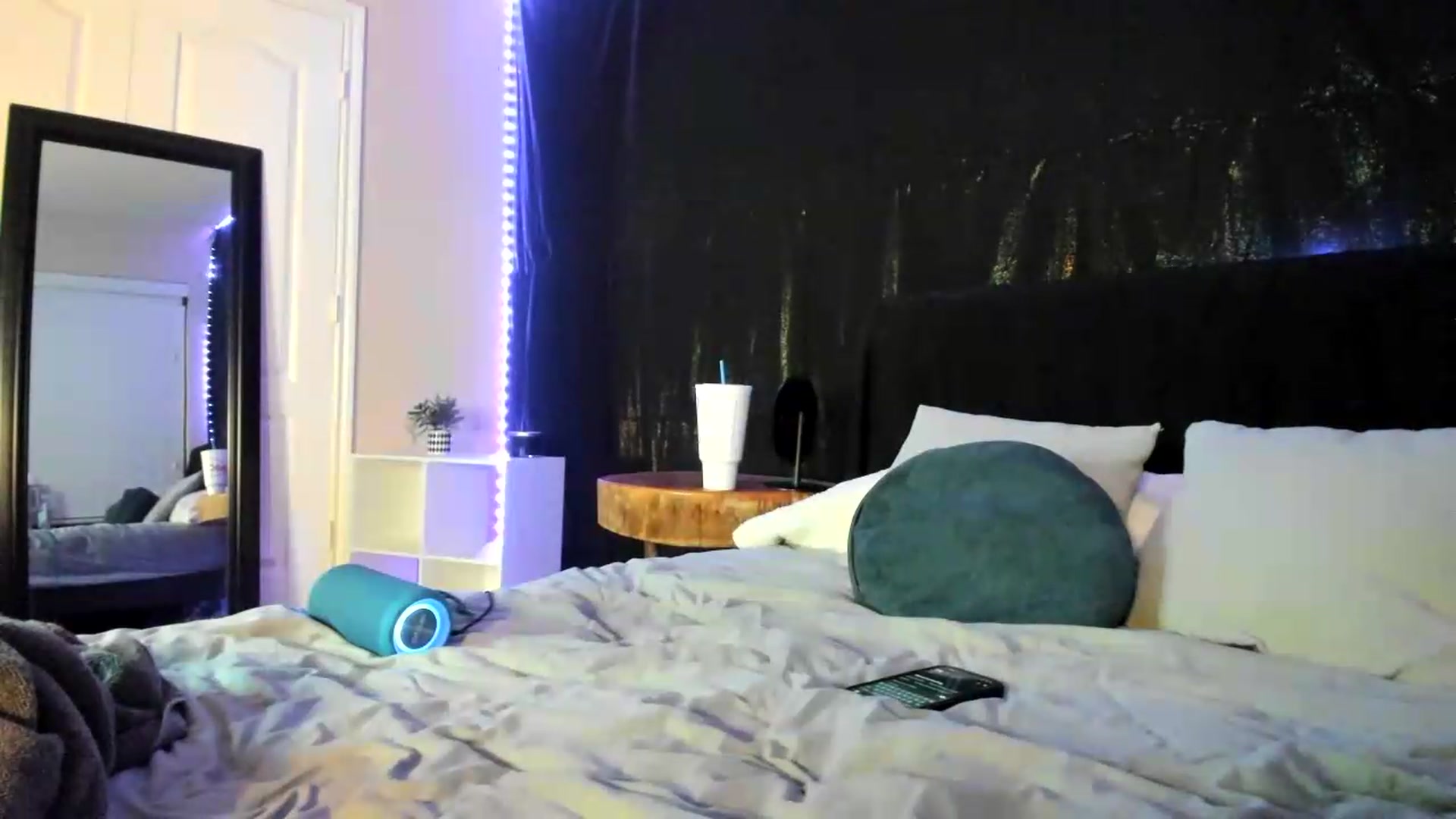 Gallery image thumbnail from astrolee's myfreecams stream on, 08/21/2026, 02:24 image 6 of 20