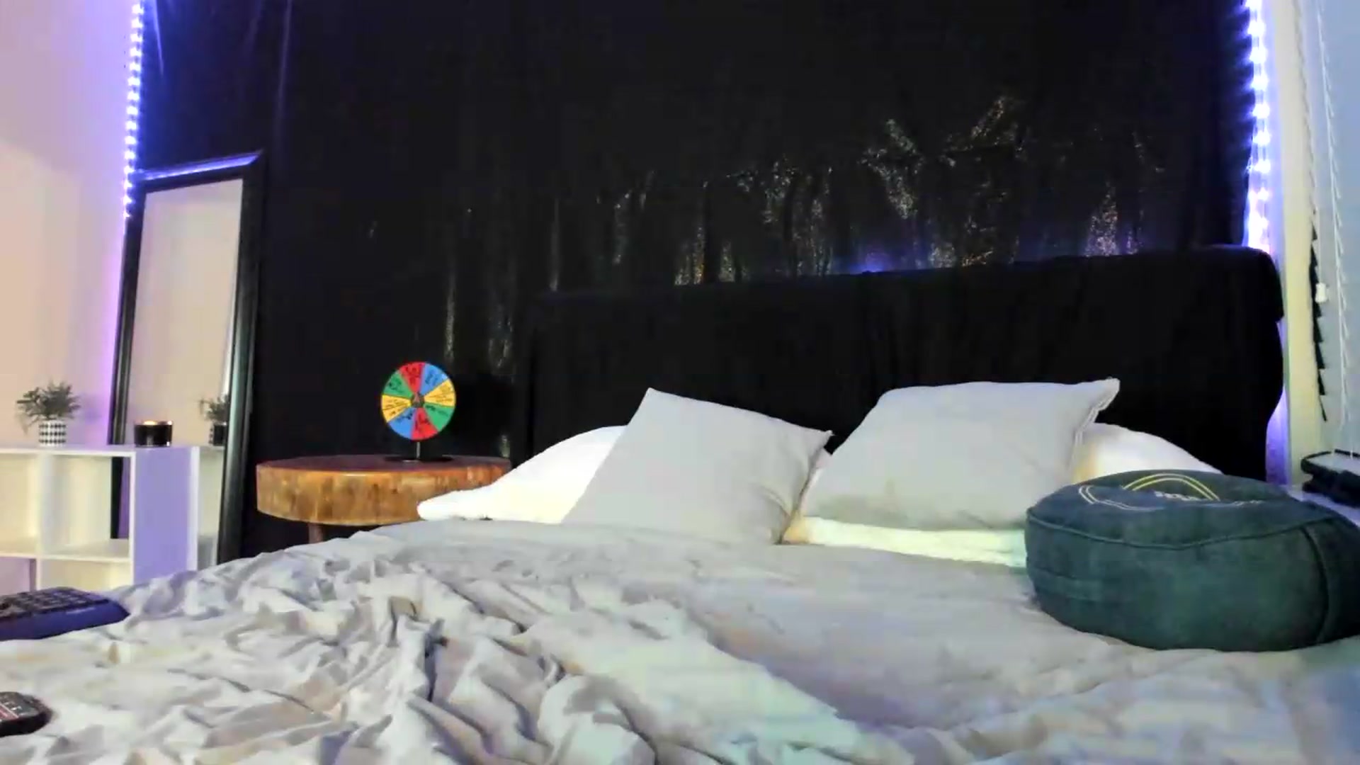 Gallery image thumbnail from astrolee's myfreecams stream on, 08/24/2026, 01:01 image 18 of 20