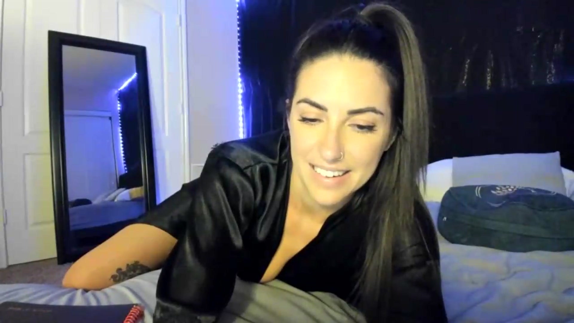 Gallery image thumbnail from astrolee's myfreecams stream on, 08/30/2026, 03:41 image 14 of 20
