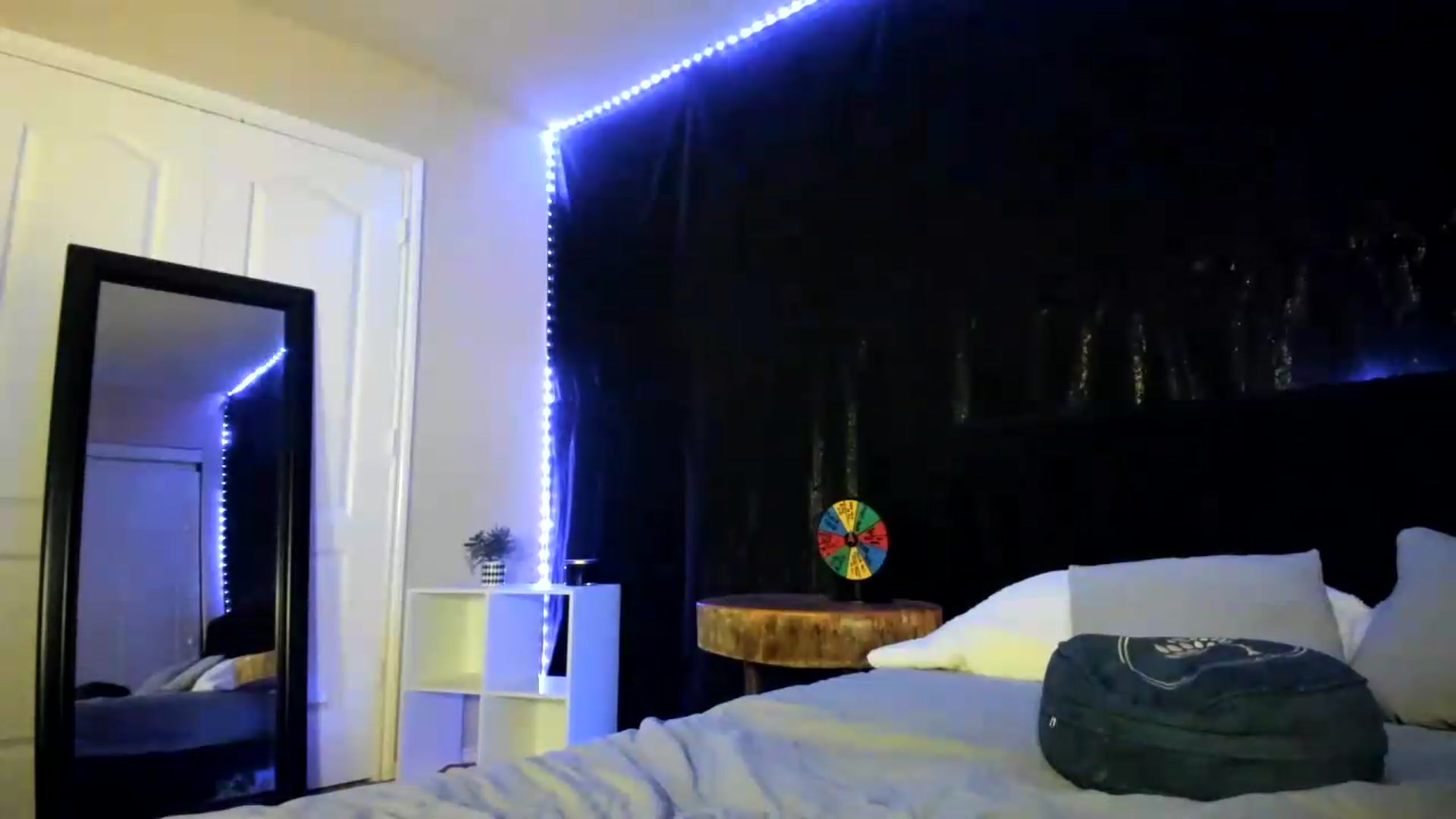 Gallery image thumbnail from astrolee's myfreecams stream on, 08/30/2026, 03:41 image 17 of 20