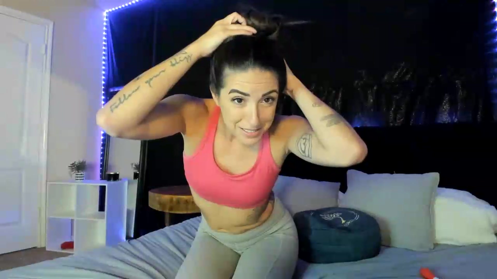 Gallery image thumbnail from astrolee's myfreecams stream on, 08/30/2026, 22:56 image 8 of 20