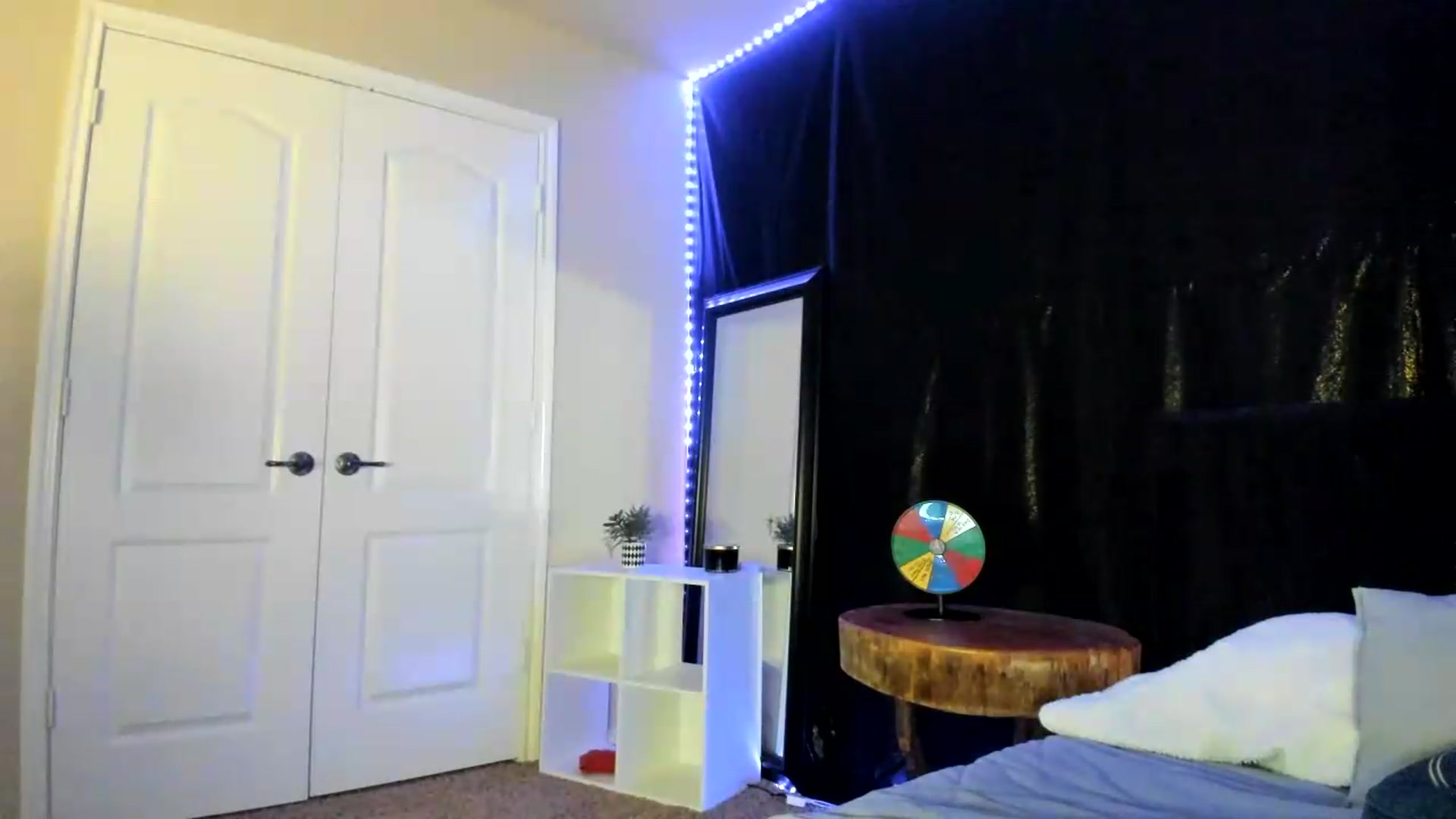 Gallery image thumbnail from astrolee's myfreecams stream on, 09/04/2026, 23:52 image 4 of 20