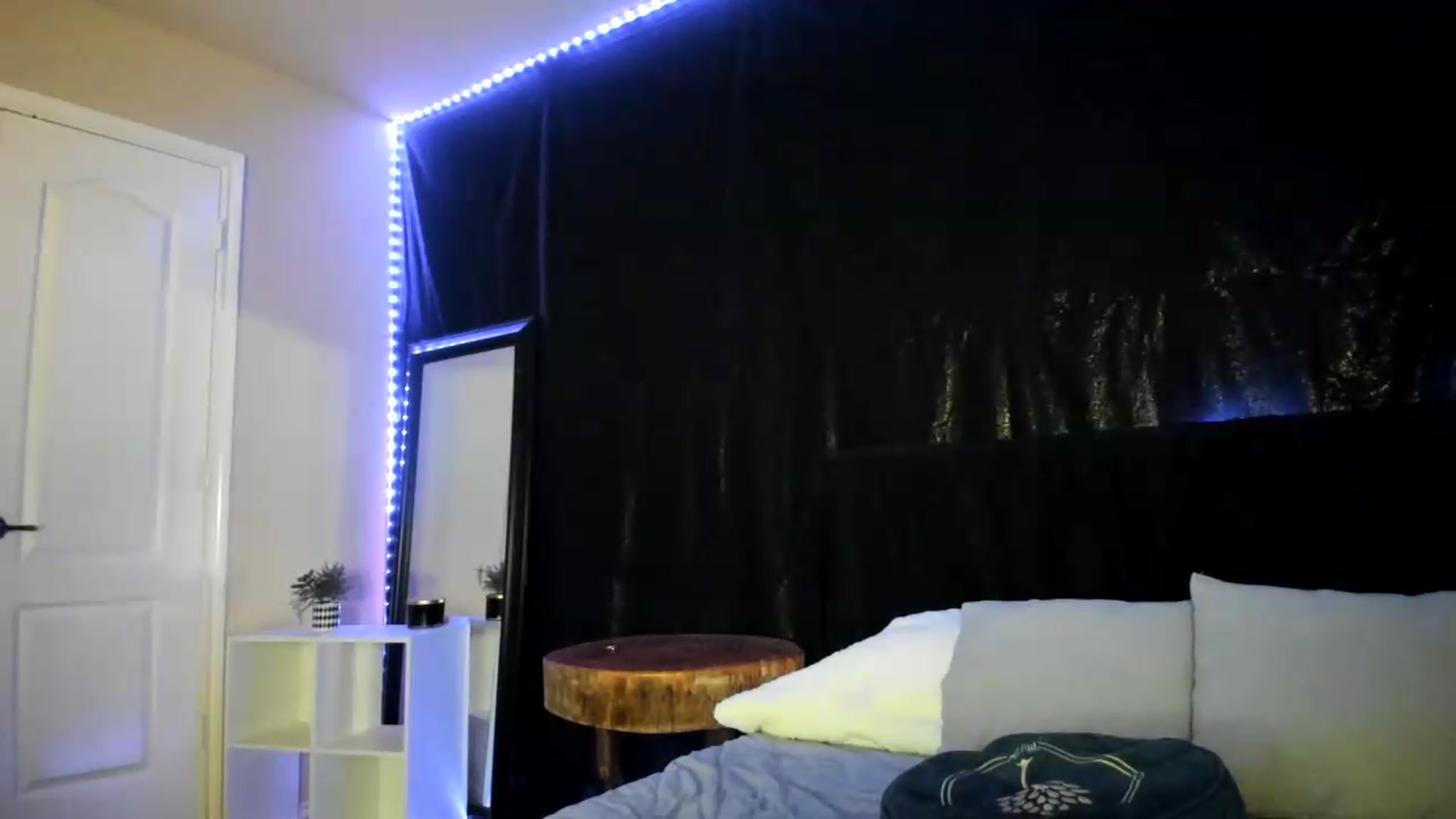 Gallery image thumbnail from astrolee's myfreecams stream on, 09/07/2026, 04:33 image 2 of 20