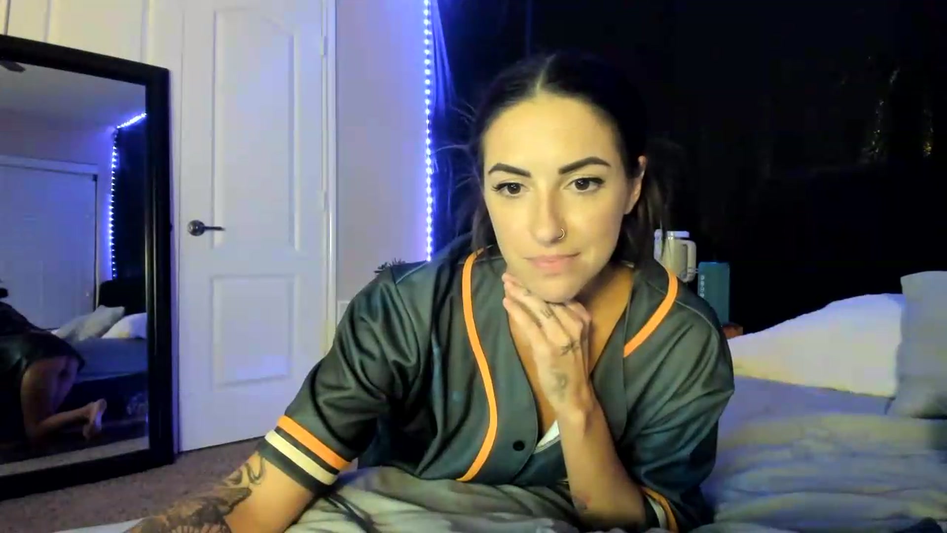 Gallery image thumbnail from astrolee's myfreecams stream on, 09/07/2026, 04:33 image 12 of 20