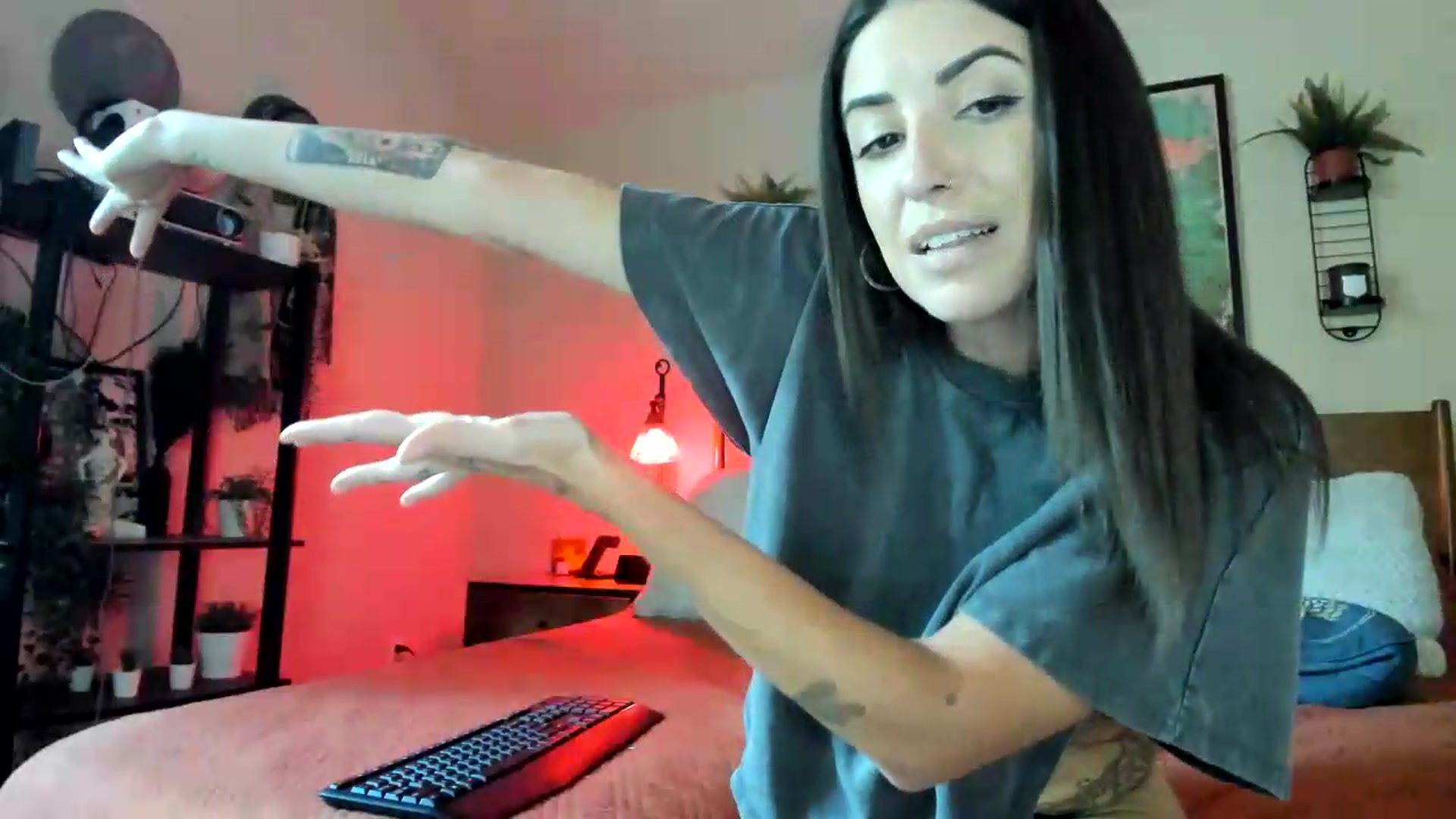 Gallery image thumbnail from astrolee's myfreecams stream on, 09/08/2026, 19:34 image 8 of 20