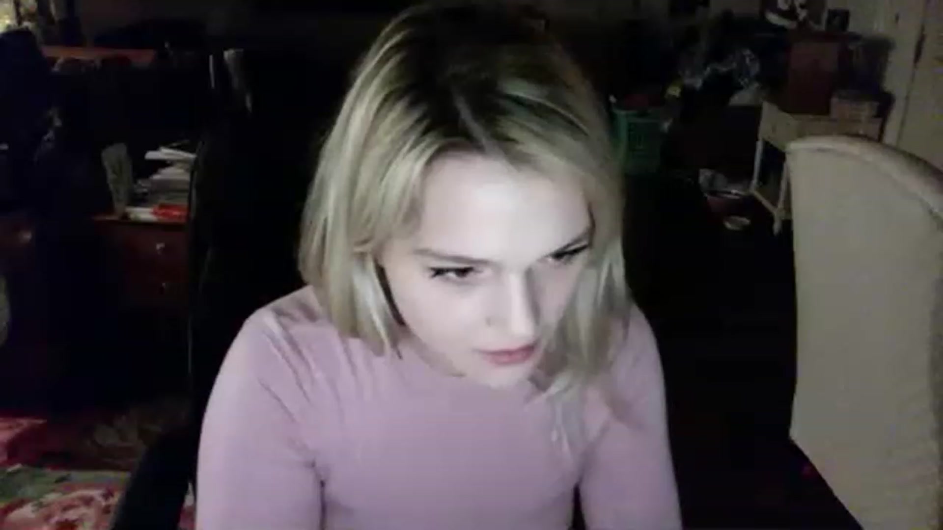 Gallery image thumbnail from aurora_22's myfreecams stream on, 11/17/2022, 07:25 image 13 of 20