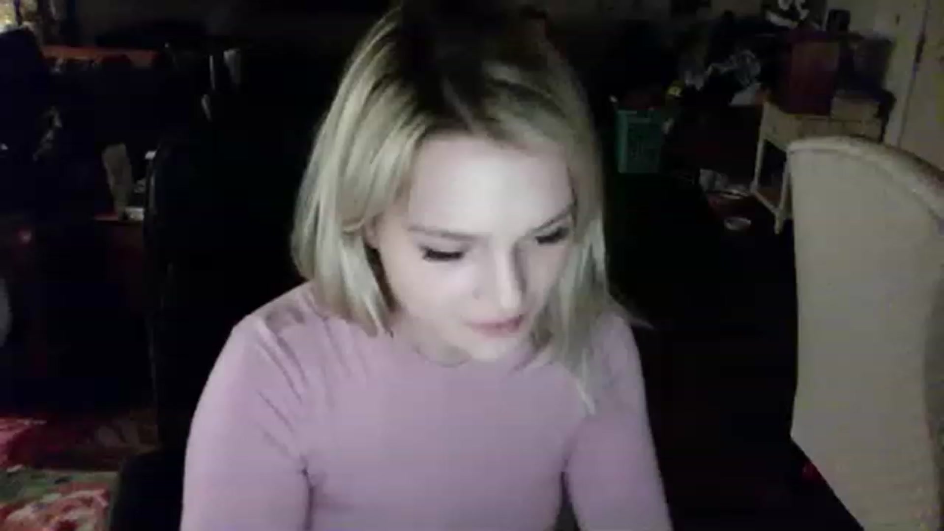 Gallery image thumbnail from aurora_22's myfreecams stream on, 11/17/2022, 07:25 image 5 of 20