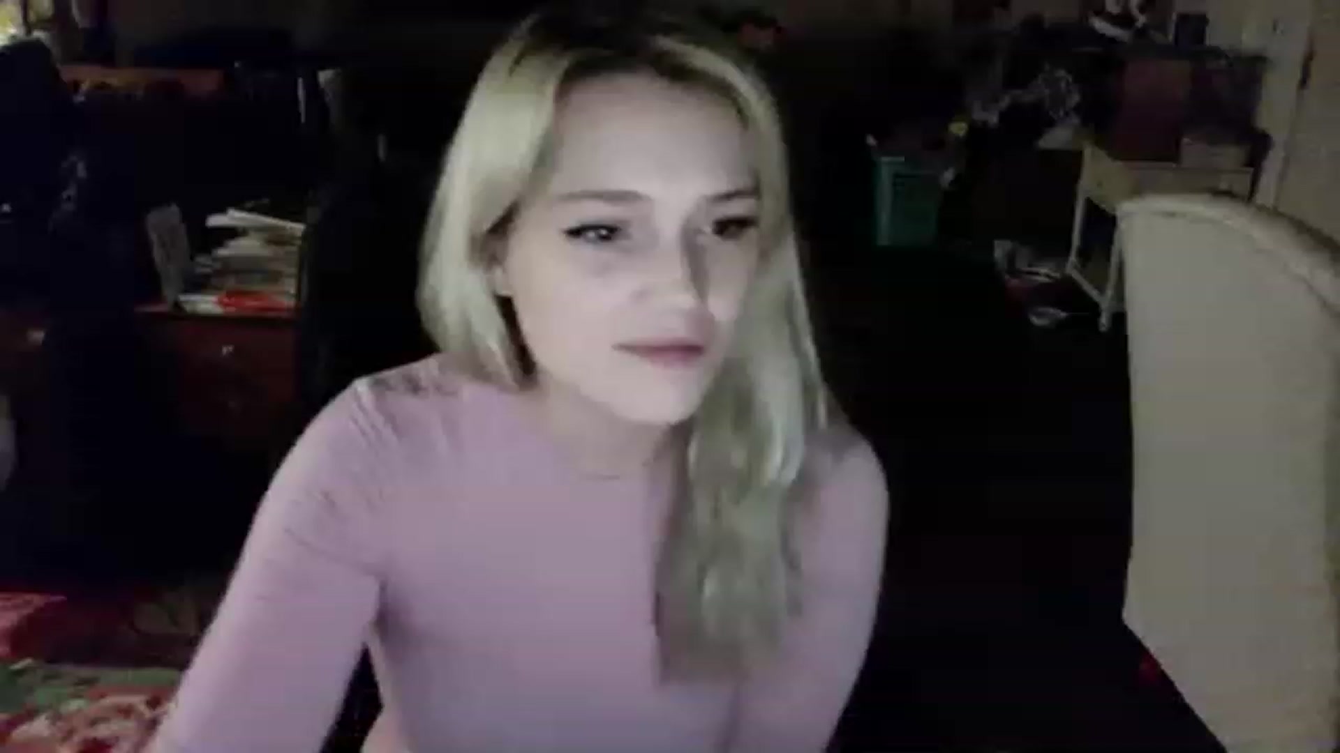 Gallery image thumbnail from aurora_22's myfreecams stream on, 11/17/2022, 07:25 image 1 of 20