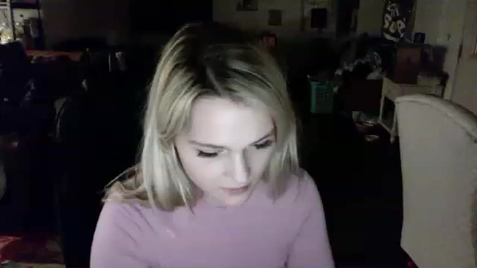 Gallery image thumbnail from aurora_22's myfreecams stream on, 11/17/2022, 07:25 image 19 of 20