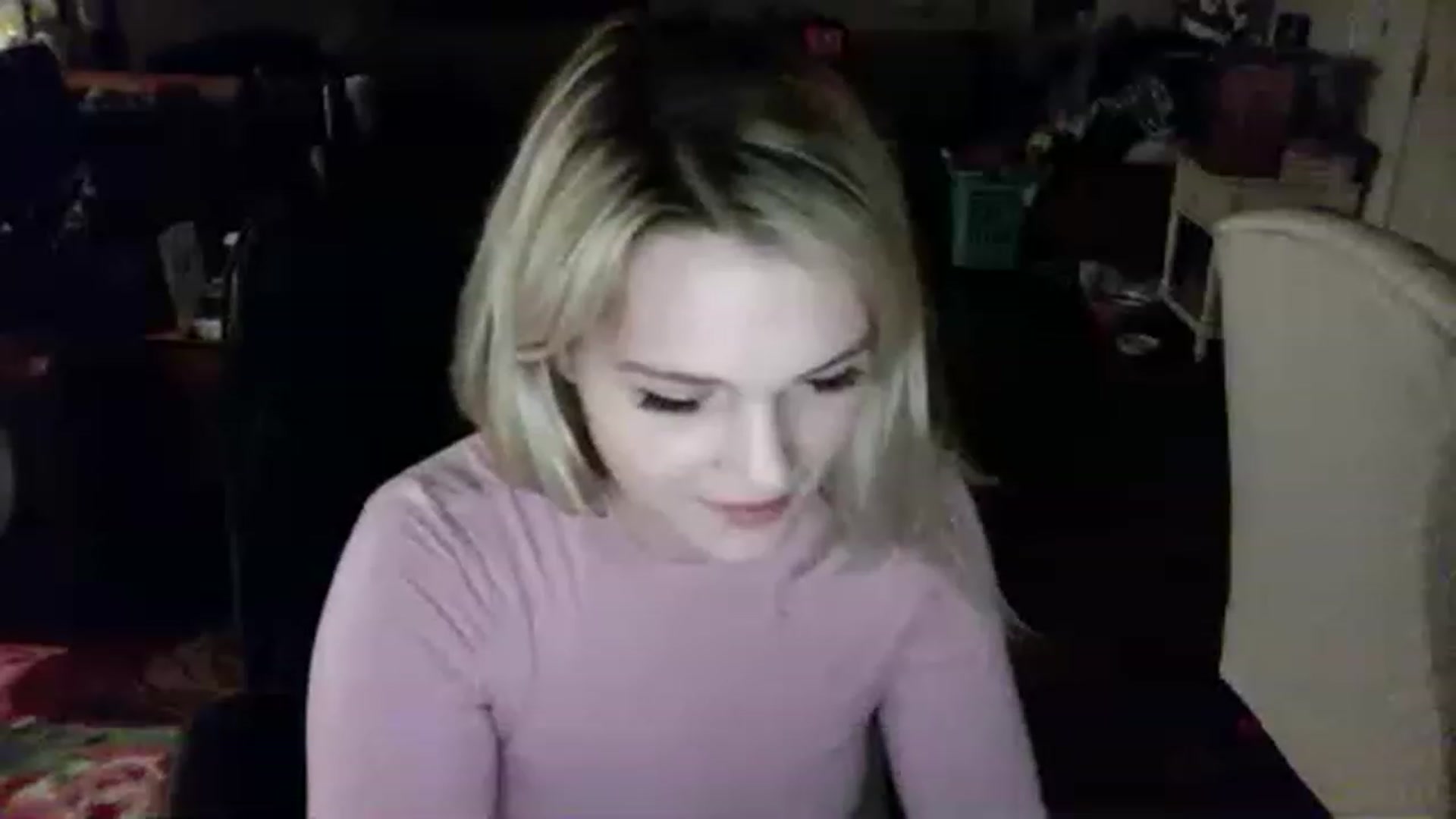 Gallery image thumbnail from aurora_22's myfreecams stream on, 11/17/2022, 07:25 image 4 of 20