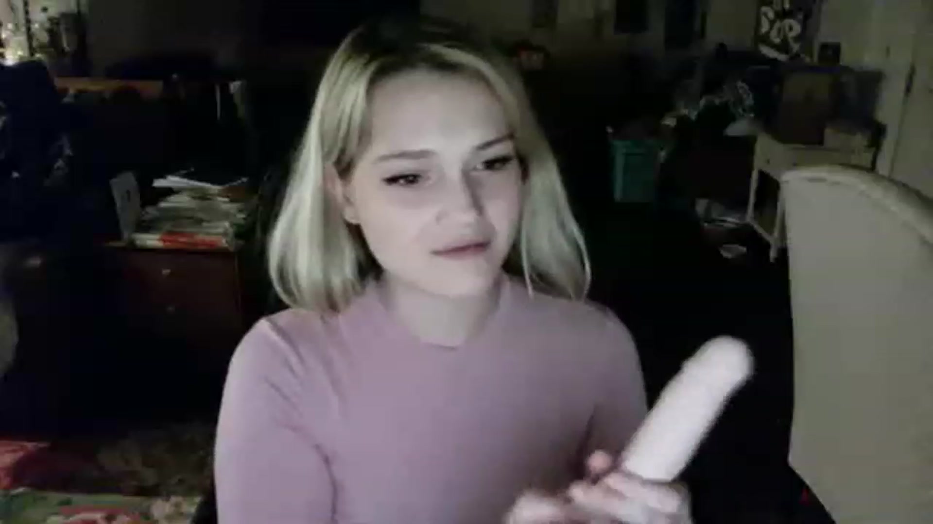 Gallery image thumbnail from aurora_22's myfreecams stream on, 11/17/2022, 08:36 image 12 of 20