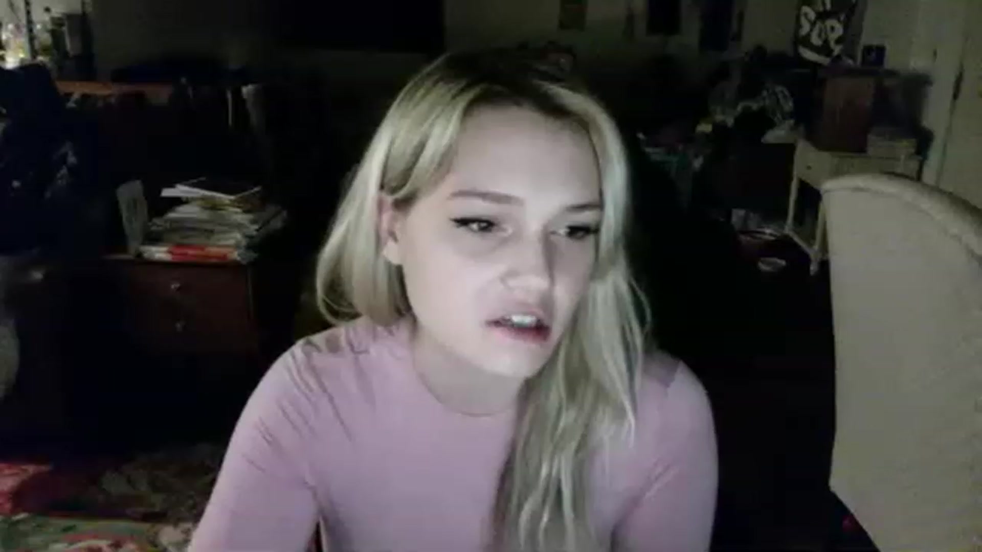 Gallery image thumbnail from aurora_22's myfreecams stream on, 11/17/2022, 08:36 image 7 of 20