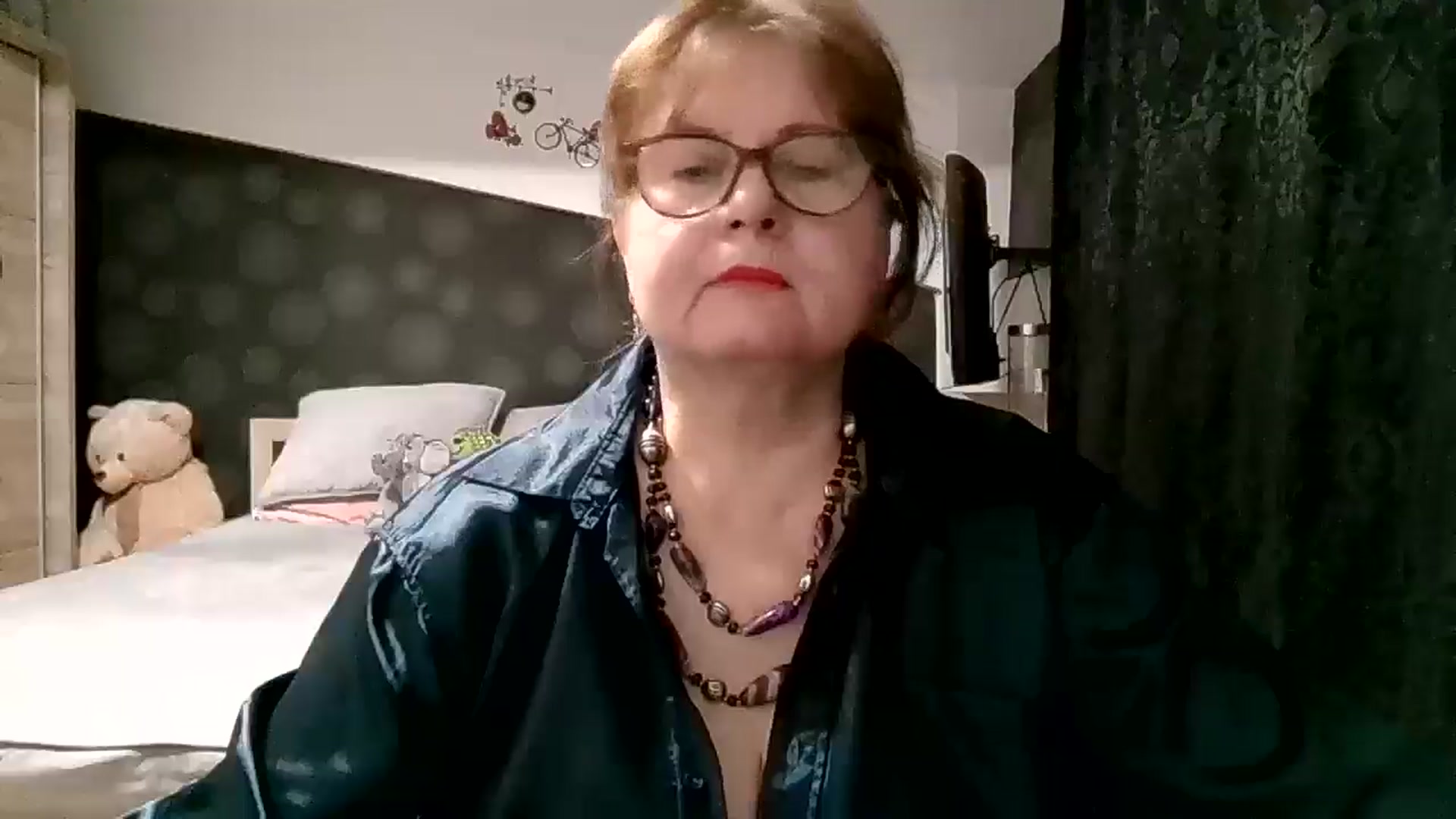 Gallery image thumbnail from autumnlove's myfreecams stream on, 10/22/2025, 23:19 image 13 of 20