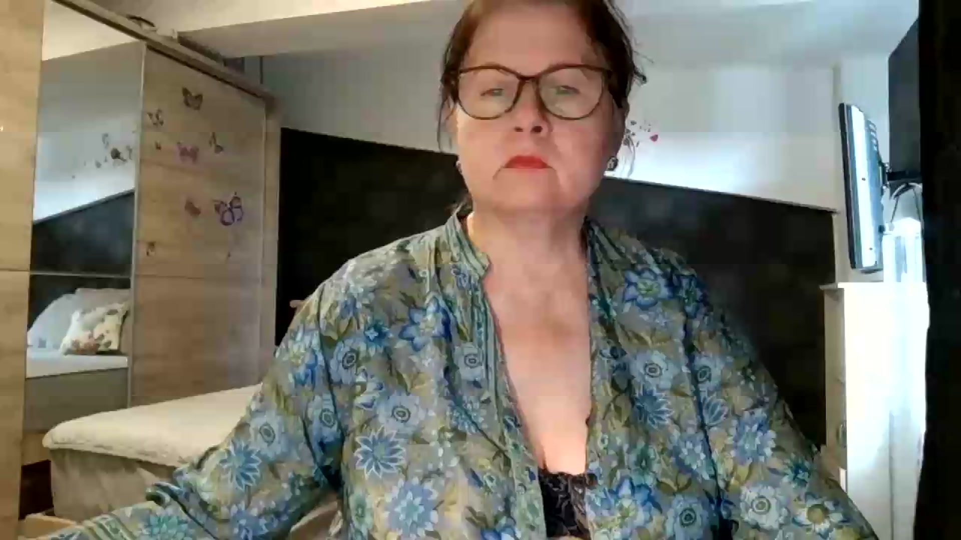 Gallery image thumbnail from autumnlove's myfreecams stream on, 08/17/2026, 14:00 image 1 of 20
