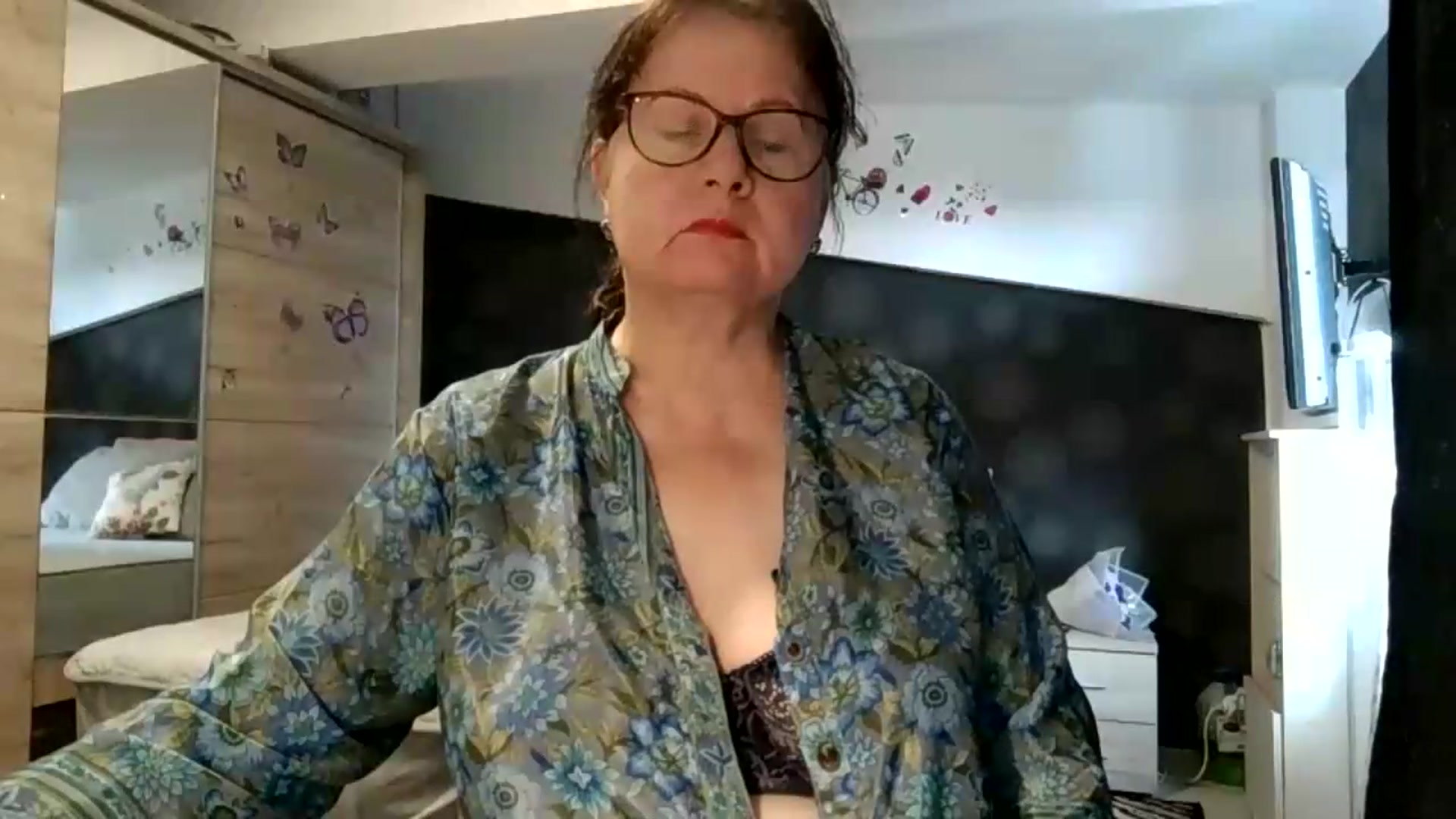 Gallery image thumbnail from autumnlove's myfreecams stream on, 08/17/2026, 14:00 image 4 of 20