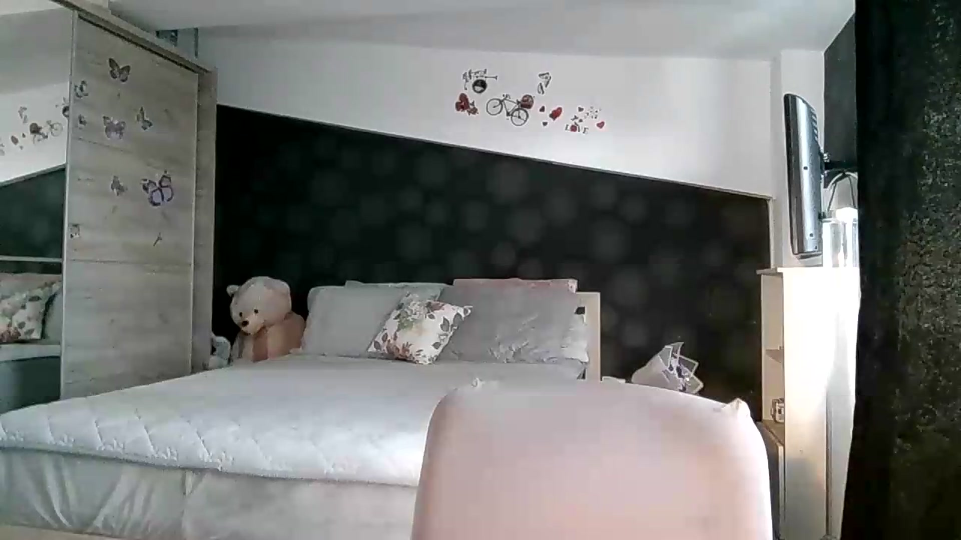 Gallery image thumbnail from autumnlove's myfreecams stream on, 08/27/2026, 12:26 image 16 of 20