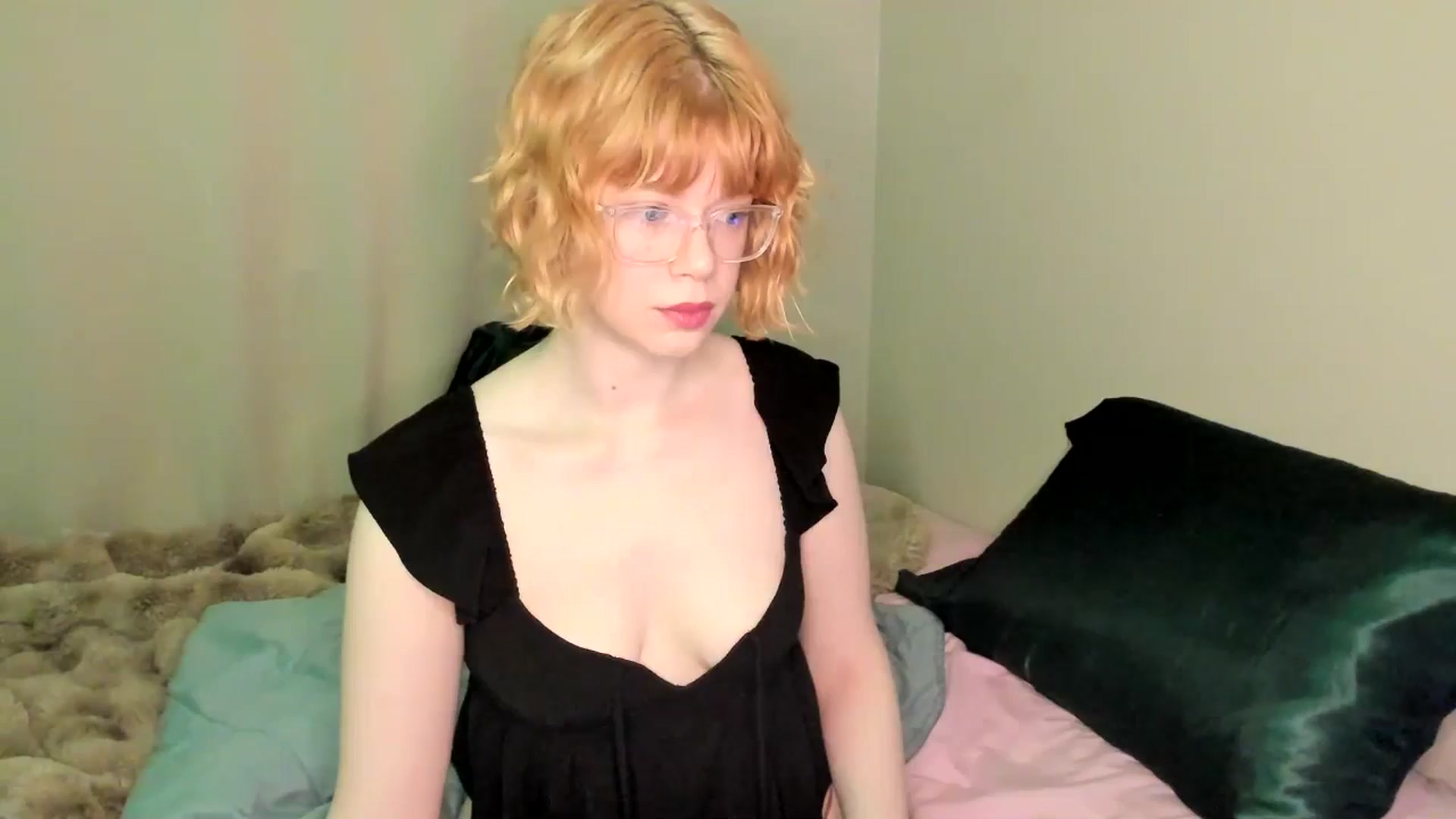 Gallery image thumbnail from ava__green's myfreecams stream on, 10/12/2025, 07:34 image 6 of 20