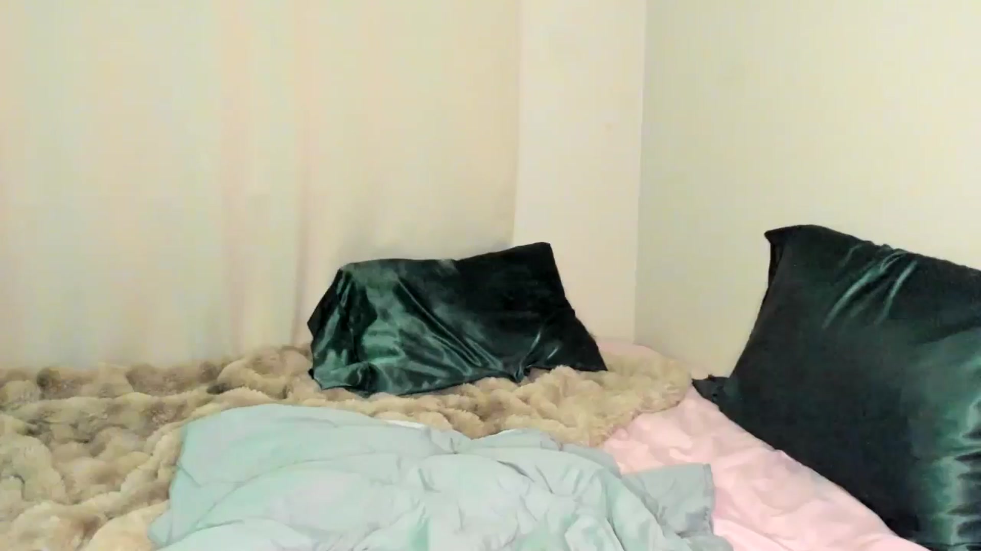 Gallery image thumbnail from ava__green's myfreecams stream on, 10/12/2025, 08:42 image 4 of 20