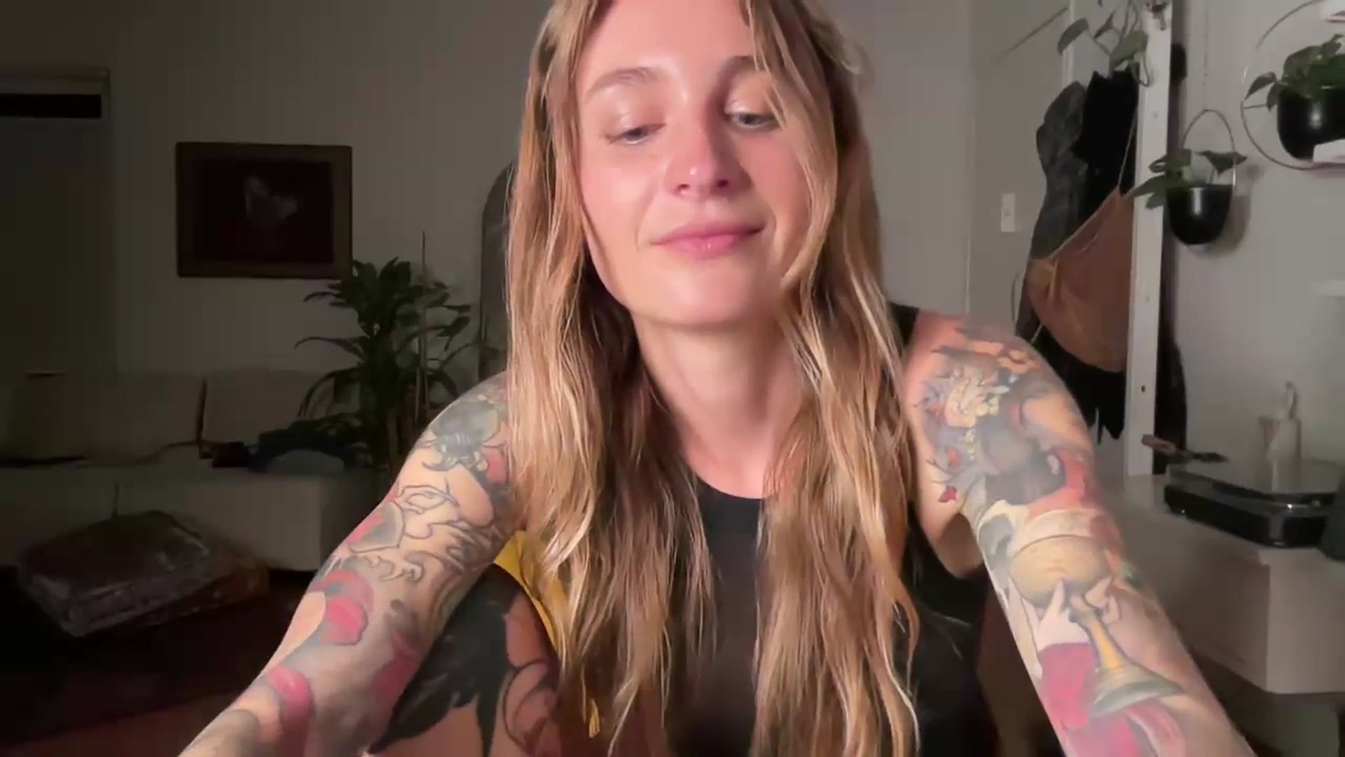 Gallery image thumbnail from avajane's myfreecams stream on, 07/03/2023, 06:55 image 5 of 20