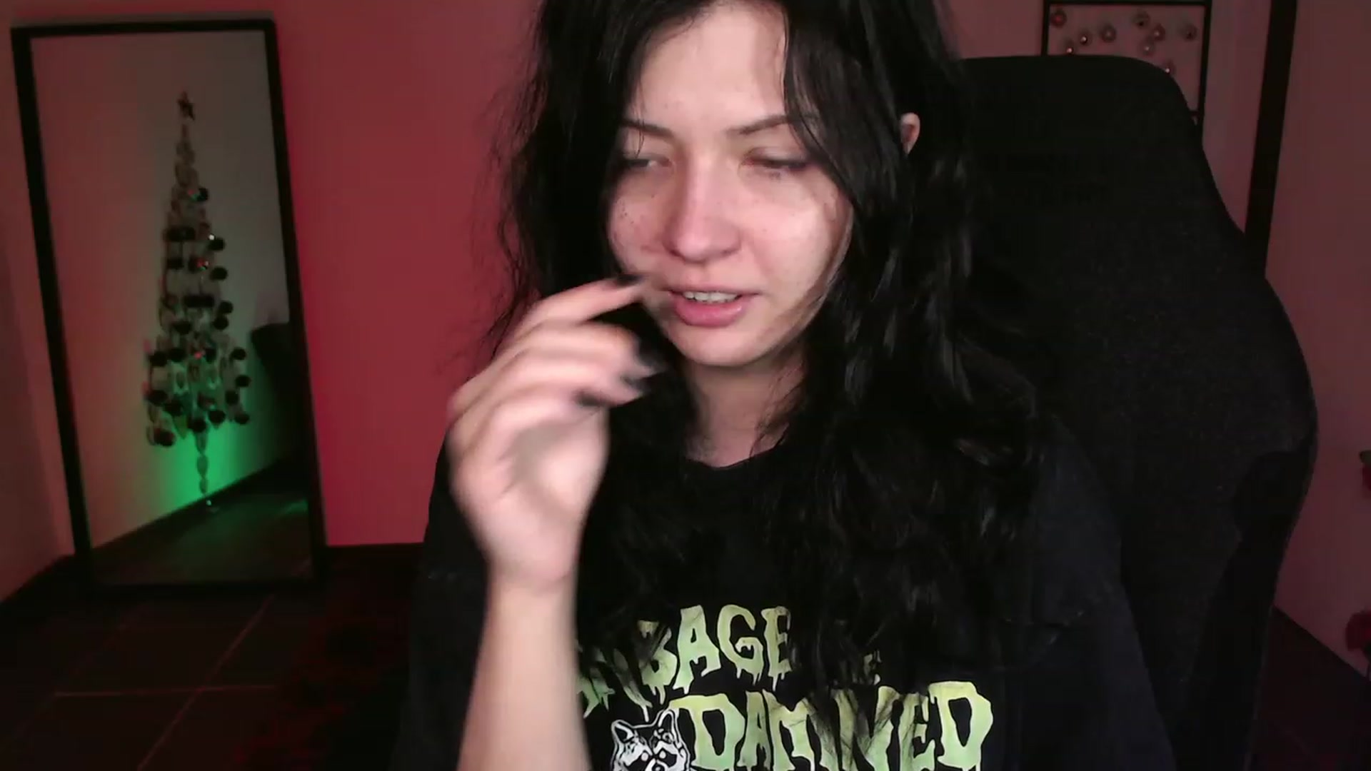 Gallery image thumbnail from average's myfreecams stream on, 12/24/2023, 03:02 image 7 of 20