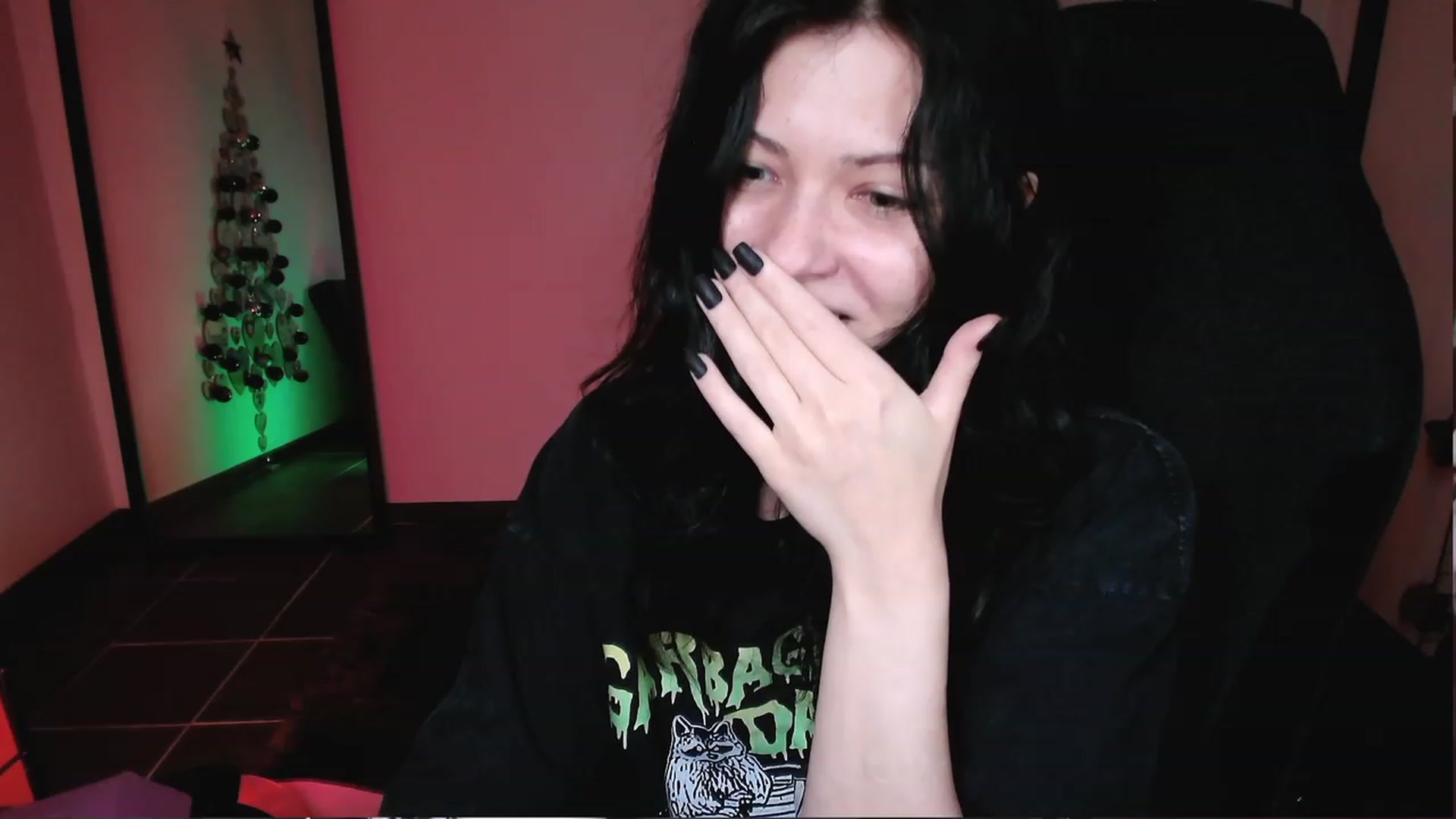 Gallery image thumbnail from average's myfreecams stream on, 12/24/2023, 03:02 image 1 of 20