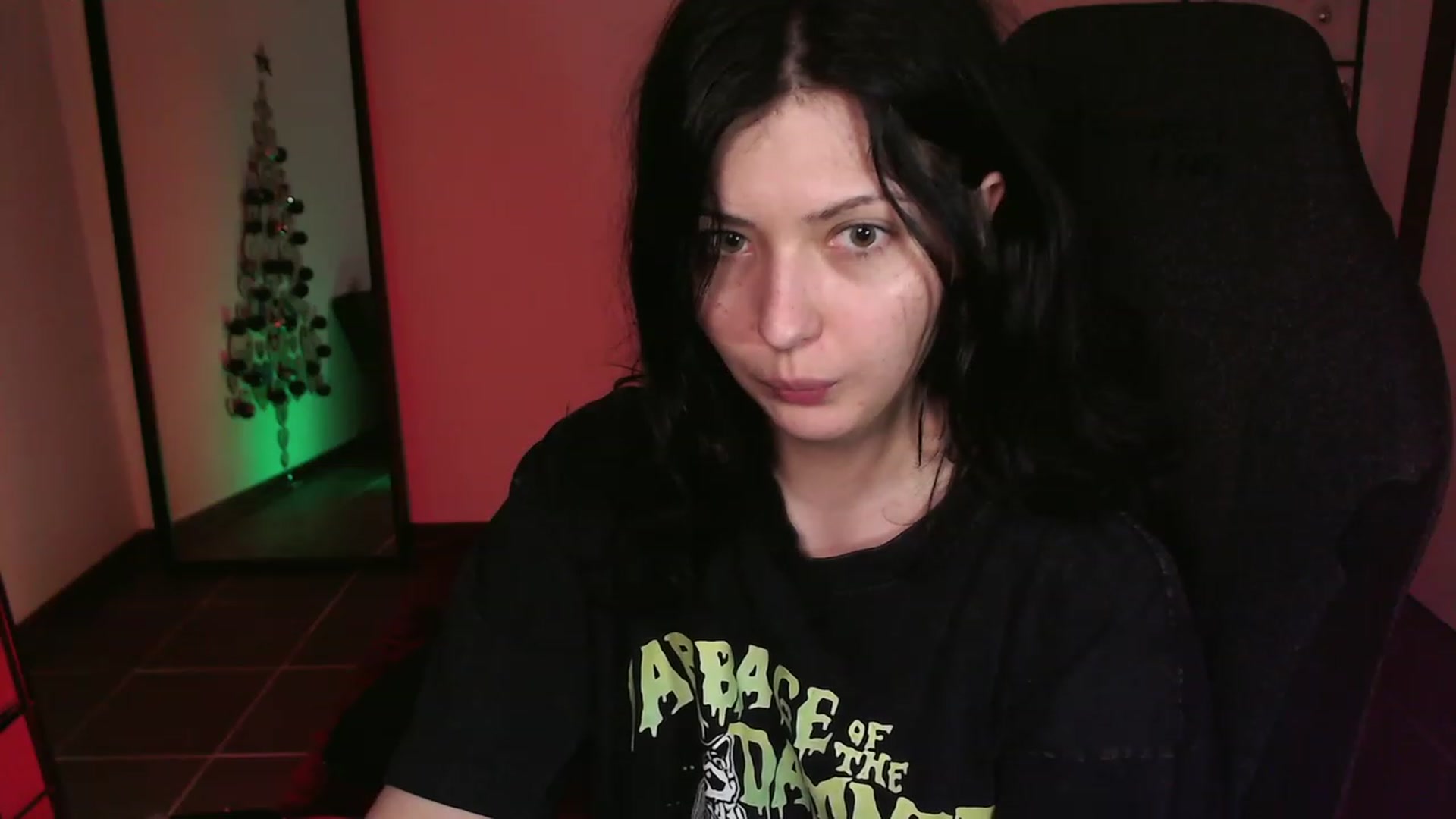Gallery image thumbnail from average's myfreecams stream on, 12/24/2023, 03:02 image 16 of 20