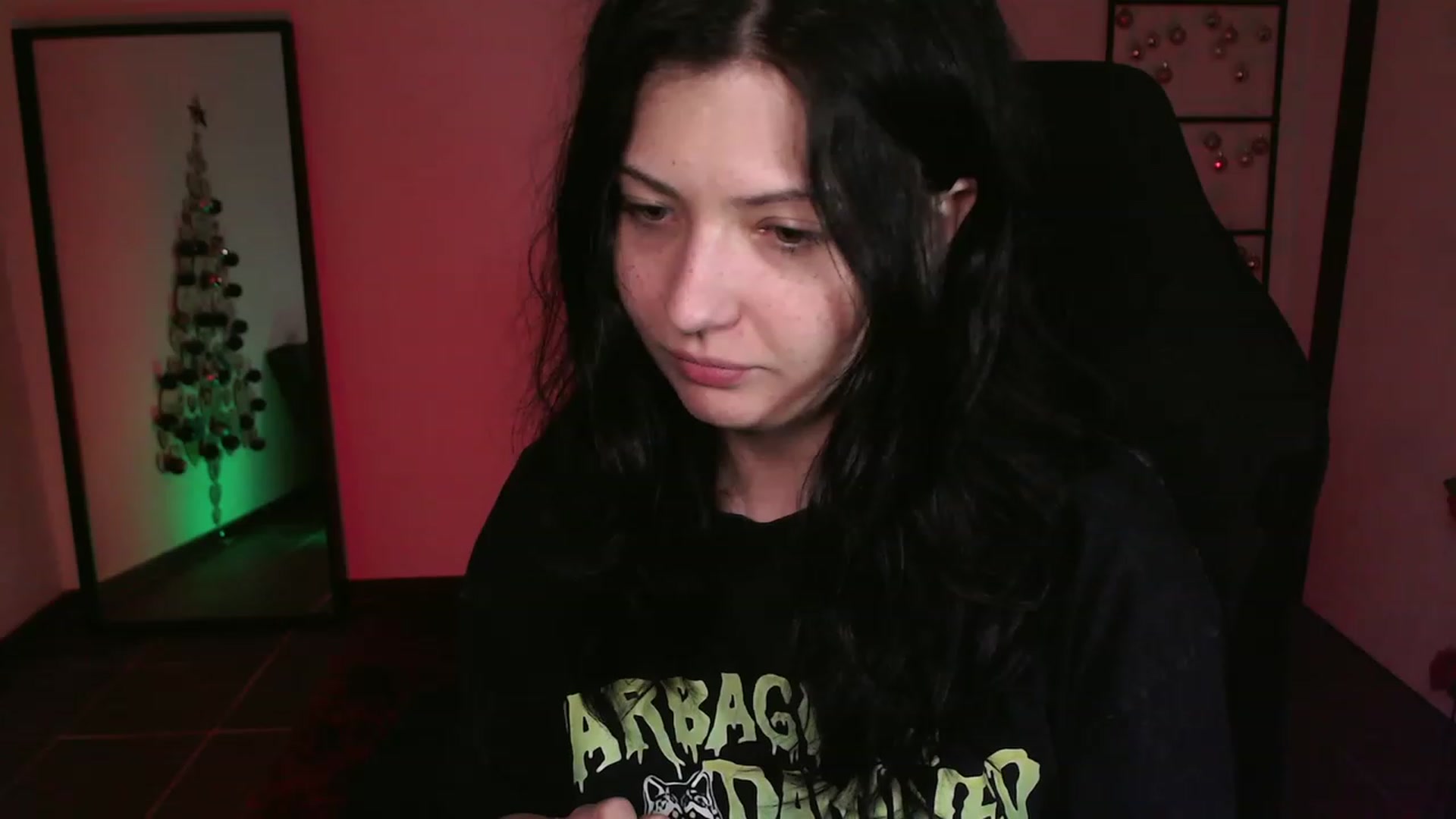 Gallery image thumbnail from average's myfreecams stream on, 12/24/2023, 03:02 image 8 of 20