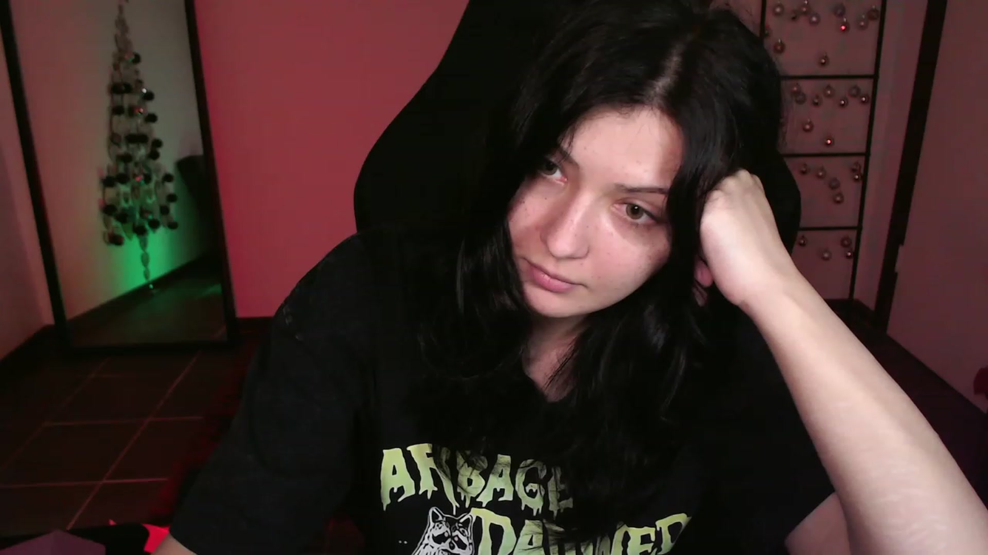 Gallery image thumbnail from average's myfreecams stream on, 12/24/2023, 03:02 image 5 of 20