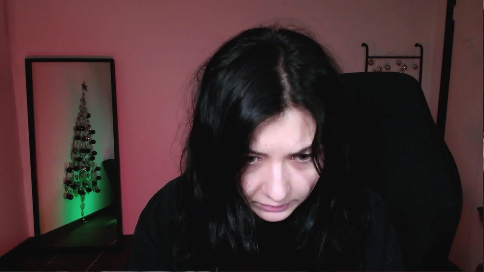 Gallery image thumbnail from average's myfreecams stream on, 12/24/2023, 03:02 image 2 of 20