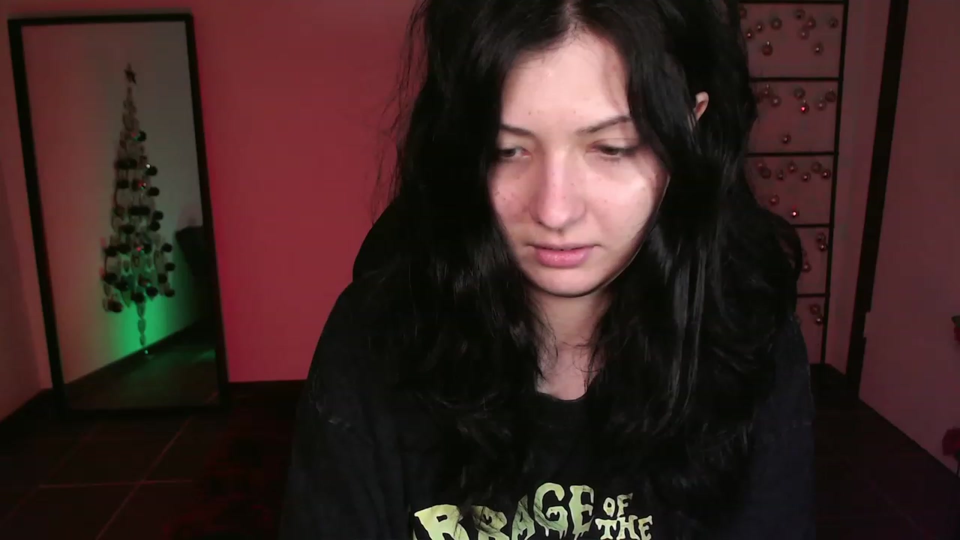 Gallery image thumbnail from average's myfreecams stream on, 12/24/2023, 03:02 image 6 of 20