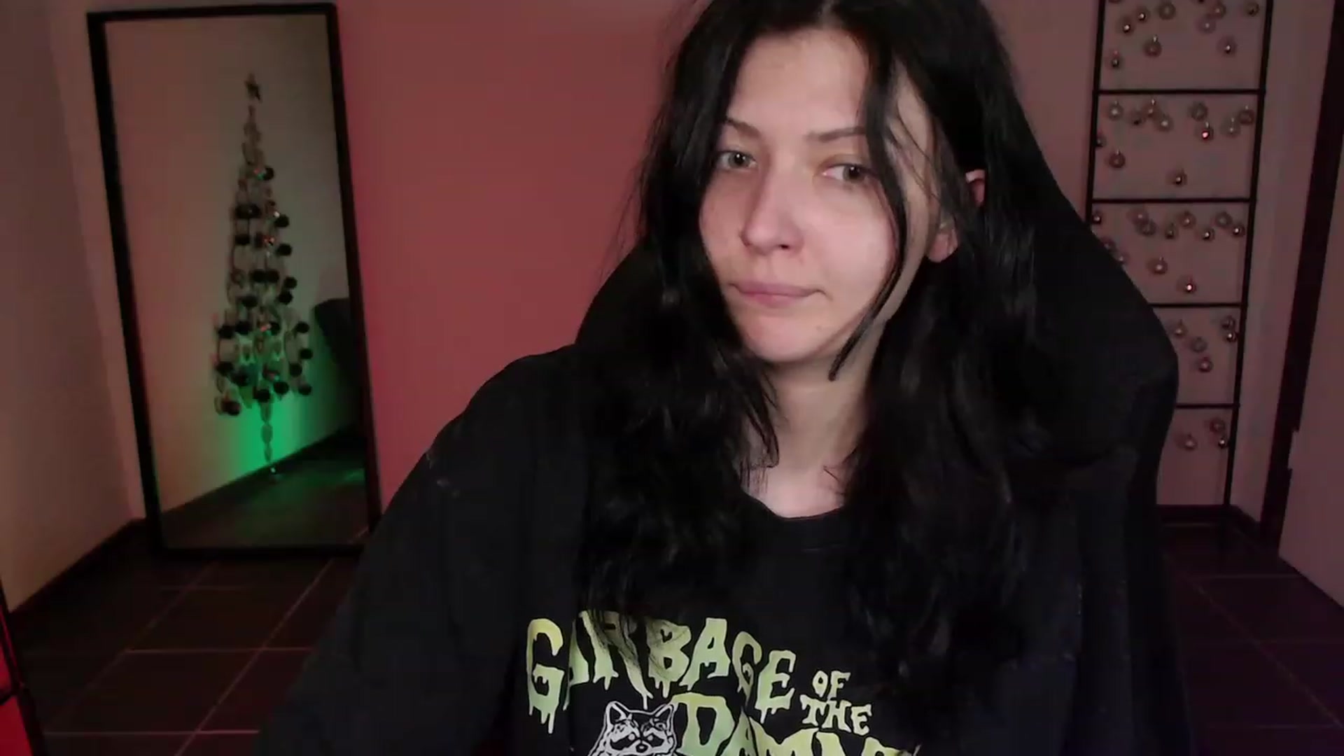 Gallery image thumbnail from average's myfreecams stream on, 12/24/2023, 03:16 image 8 of 20