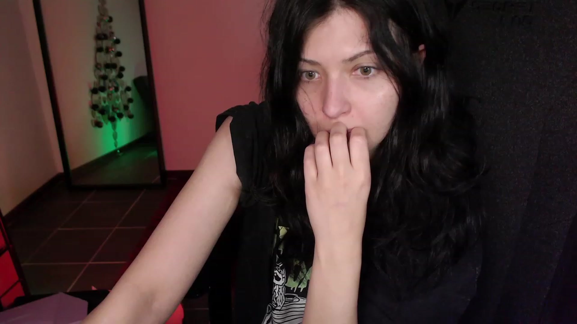 Gallery image thumbnail from average's myfreecams stream on, 12/24/2023, 03:16 image 1 of 20