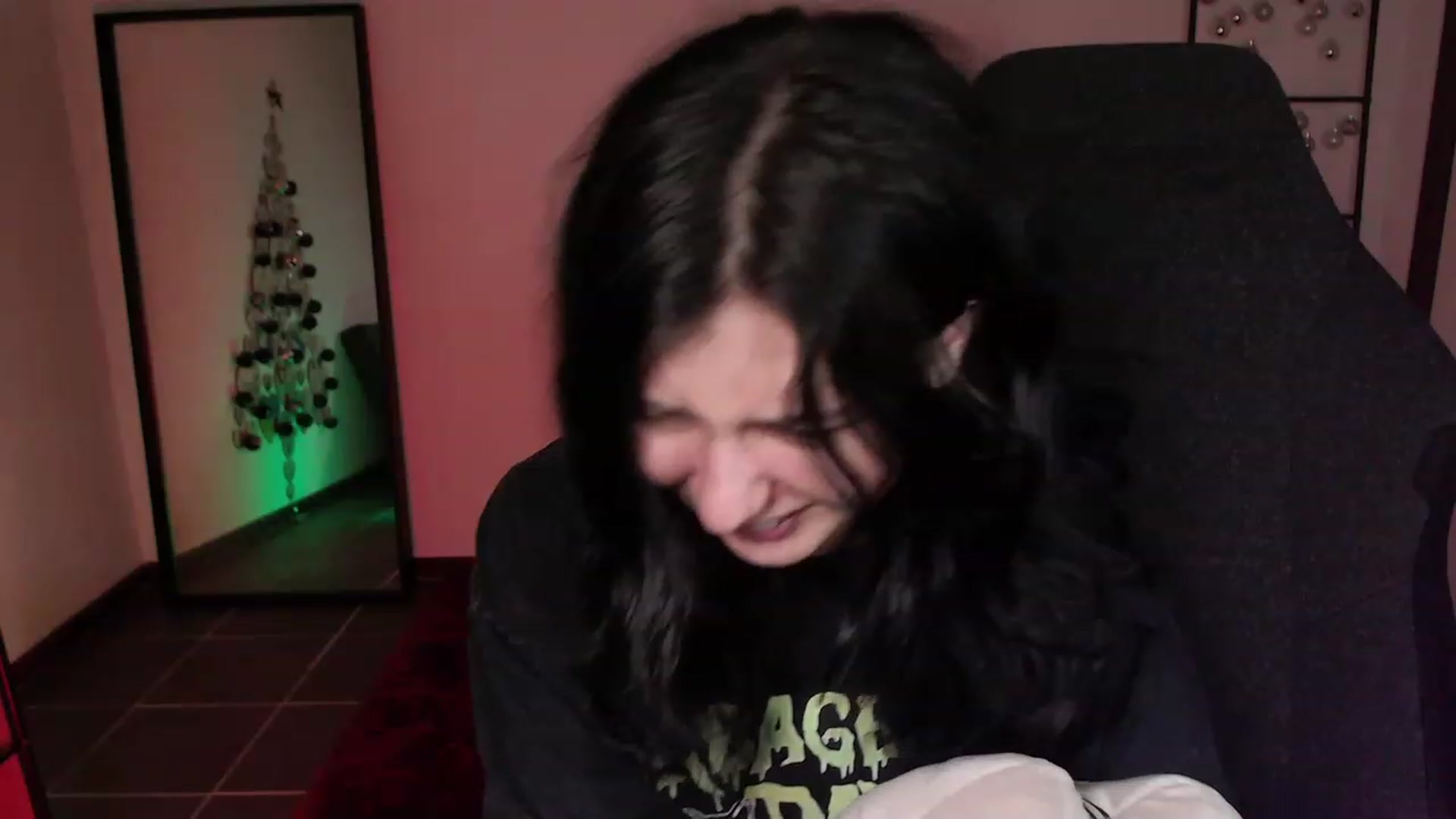 Gallery image thumbnail from average's myfreecams stream on, 12/24/2023, 03:16 image 19 of 20