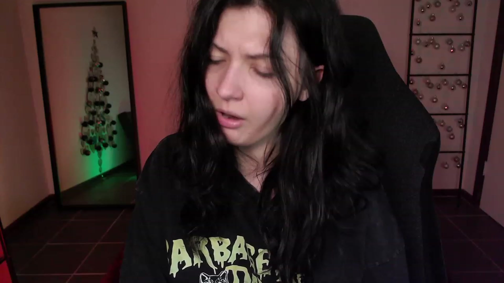Gallery image thumbnail from average's myfreecams stream on, 12/24/2023, 03:16 image 7 of 20