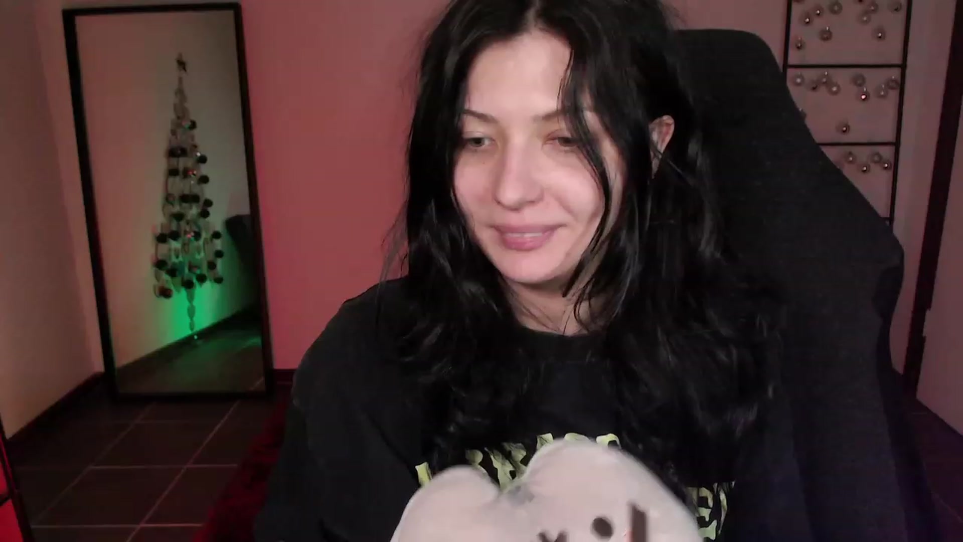 Gallery image thumbnail from average's myfreecams stream on, 12/24/2023, 03:16 image 18 of 20