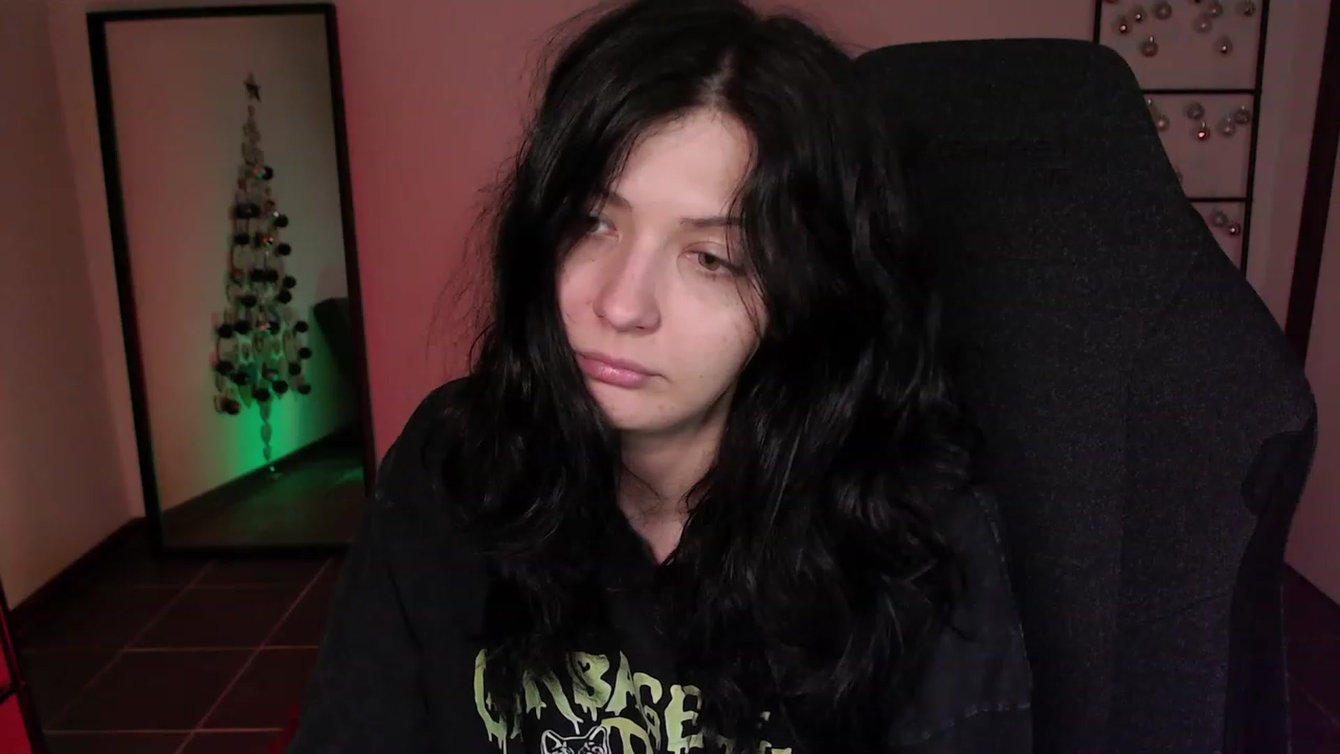 Gallery image thumbnail from average's myfreecams stream on, 12/24/2023, 03:16 image 5 of 20