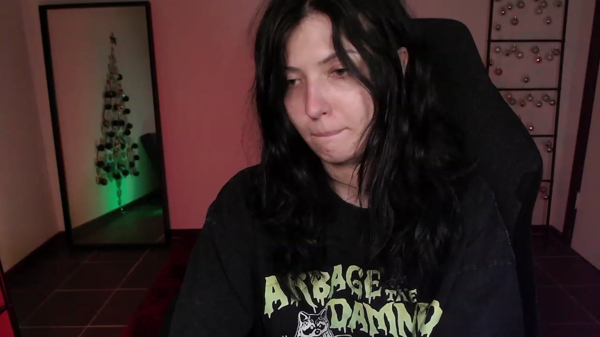 Gallery image thumbnail from average's myfreecams stream on, 12/24/2023, 03:16 image 6 of 20