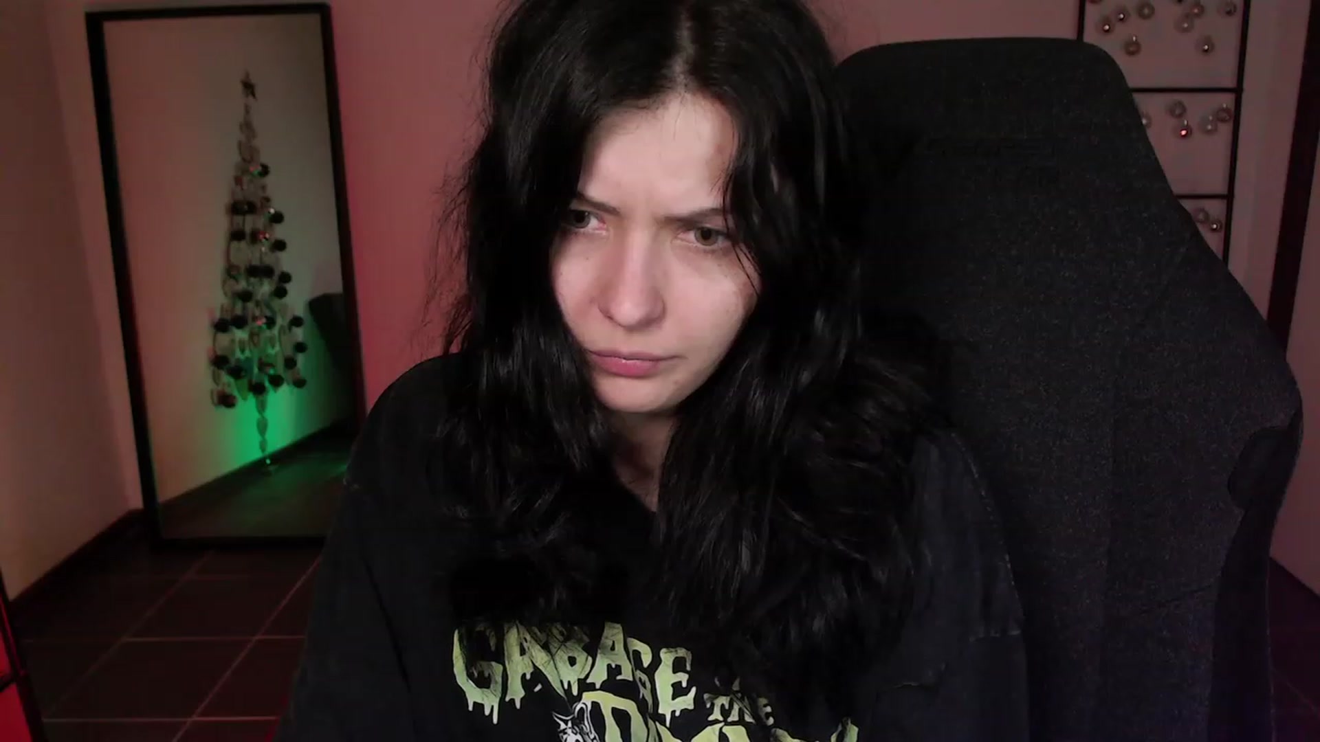Gallery image thumbnail from average's myfreecams stream on, 12/24/2023, 03:16 image 3 of 20