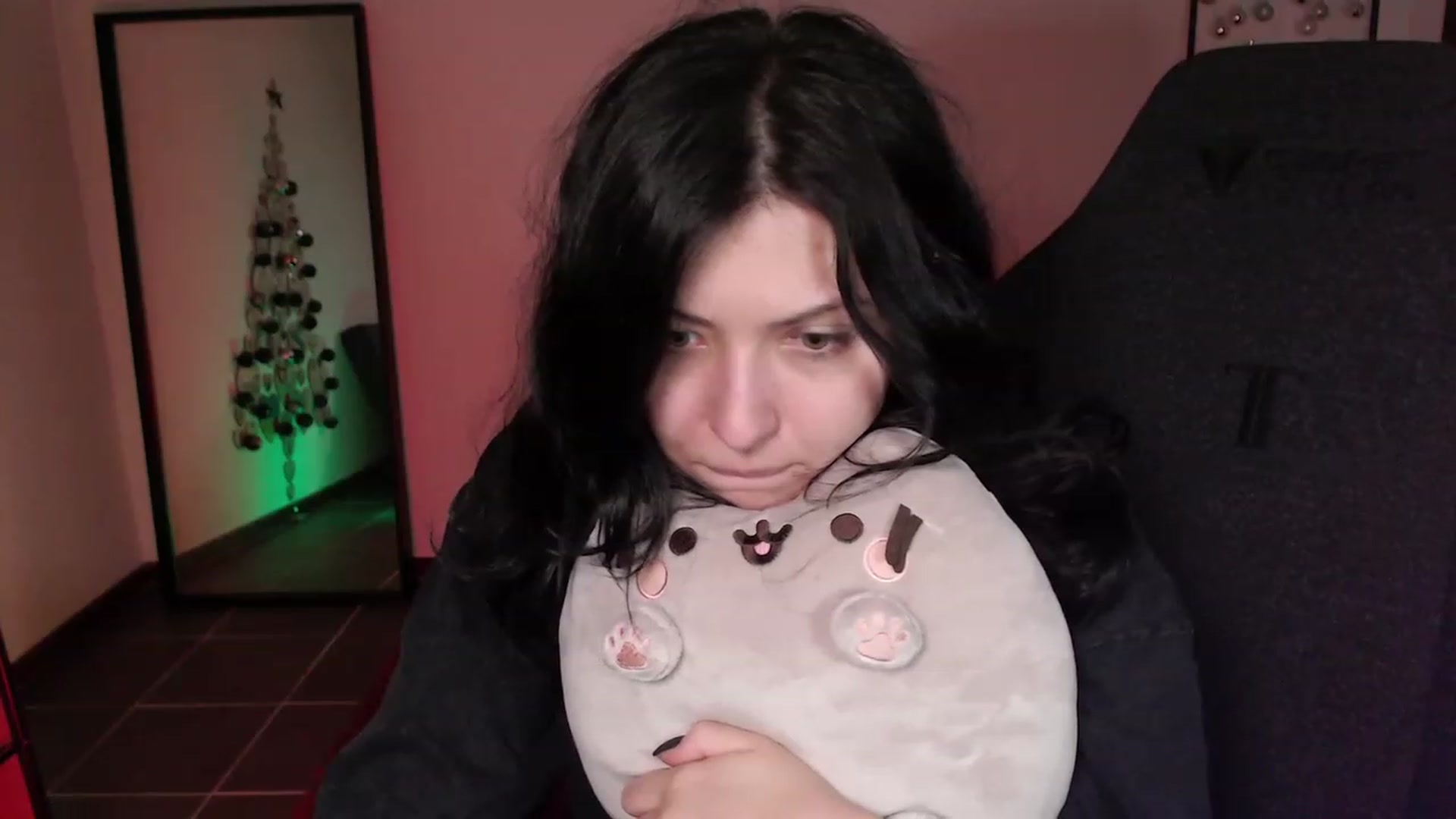 Gallery image thumbnail from average's myfreecams stream on, 12/24/2023, 03:16 image 15 of 20