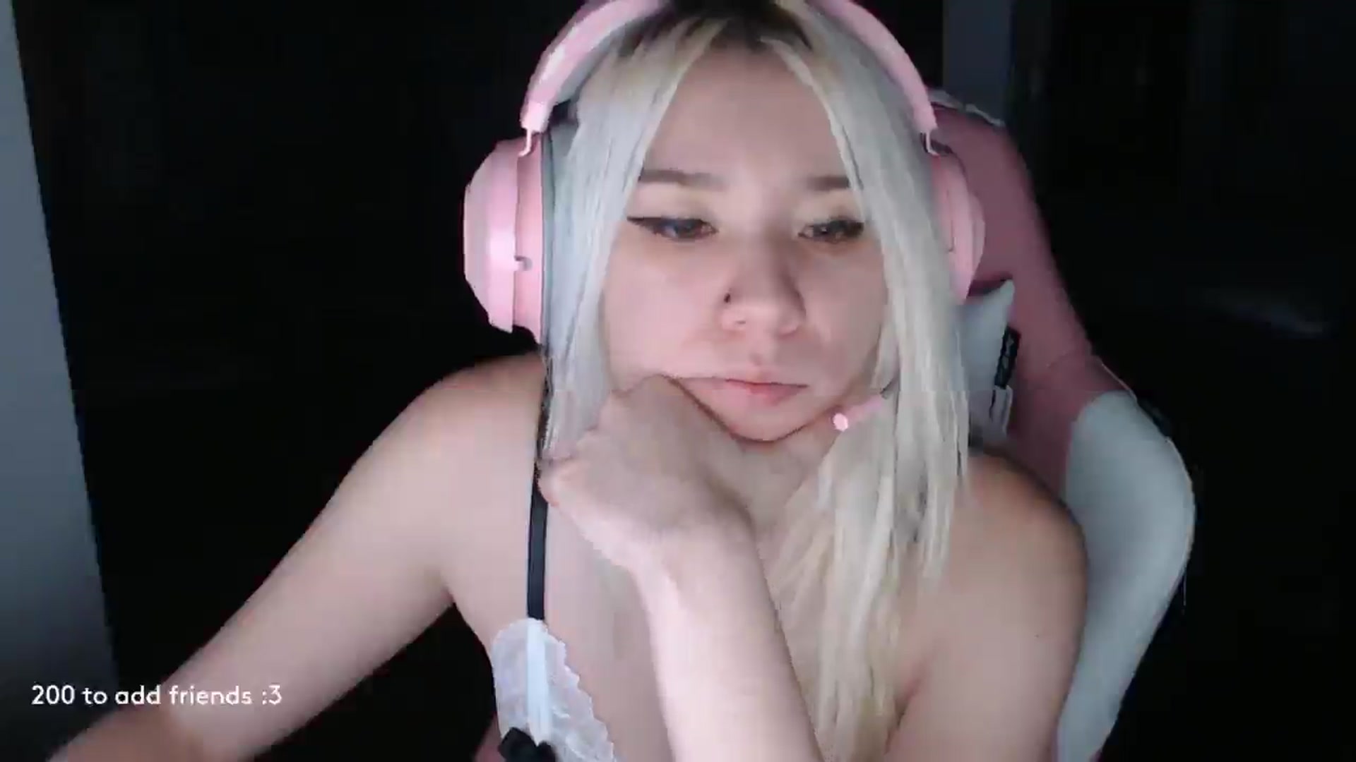 Gallery image thumbnail from awimomo's myfreecams stream on, 09/09/2025, 10:18 image 17 of 20