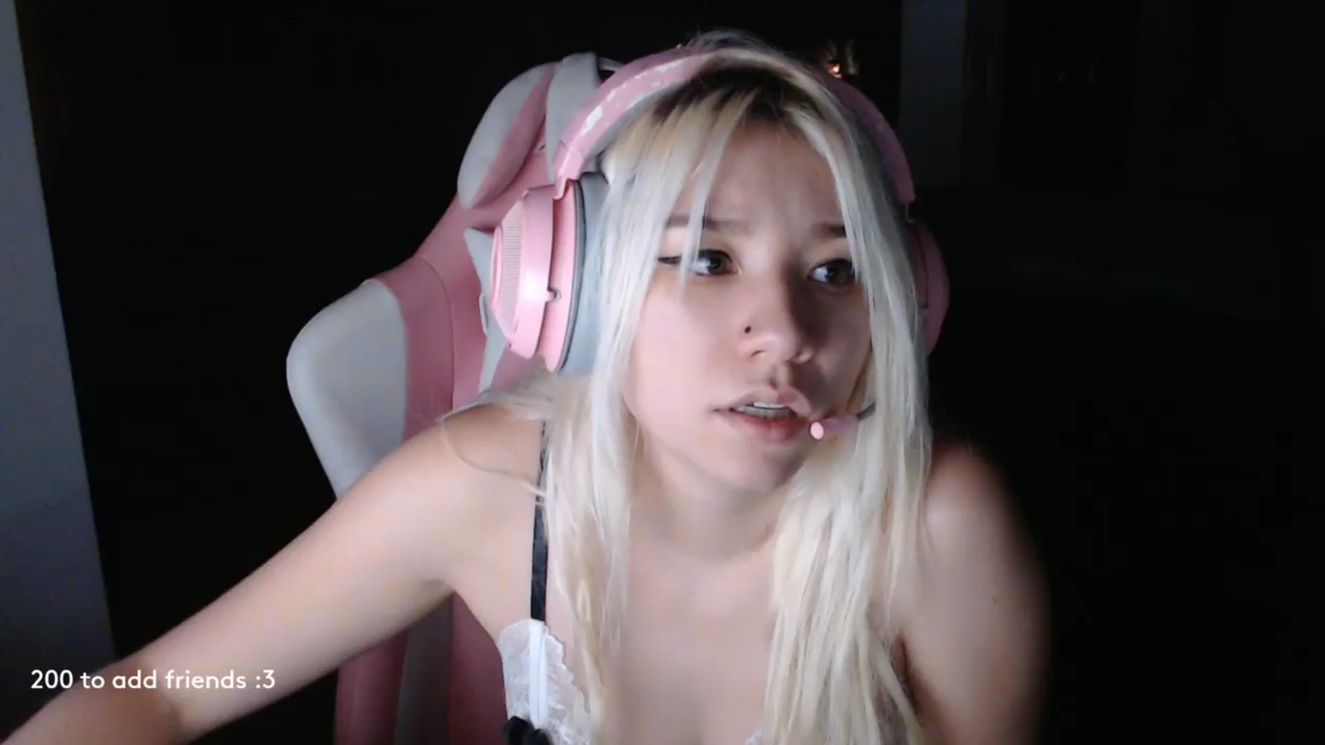 Gallery image thumbnail from awimomo's myfreecams stream on, 09/09/2025, 10:18 image 20 of 20
