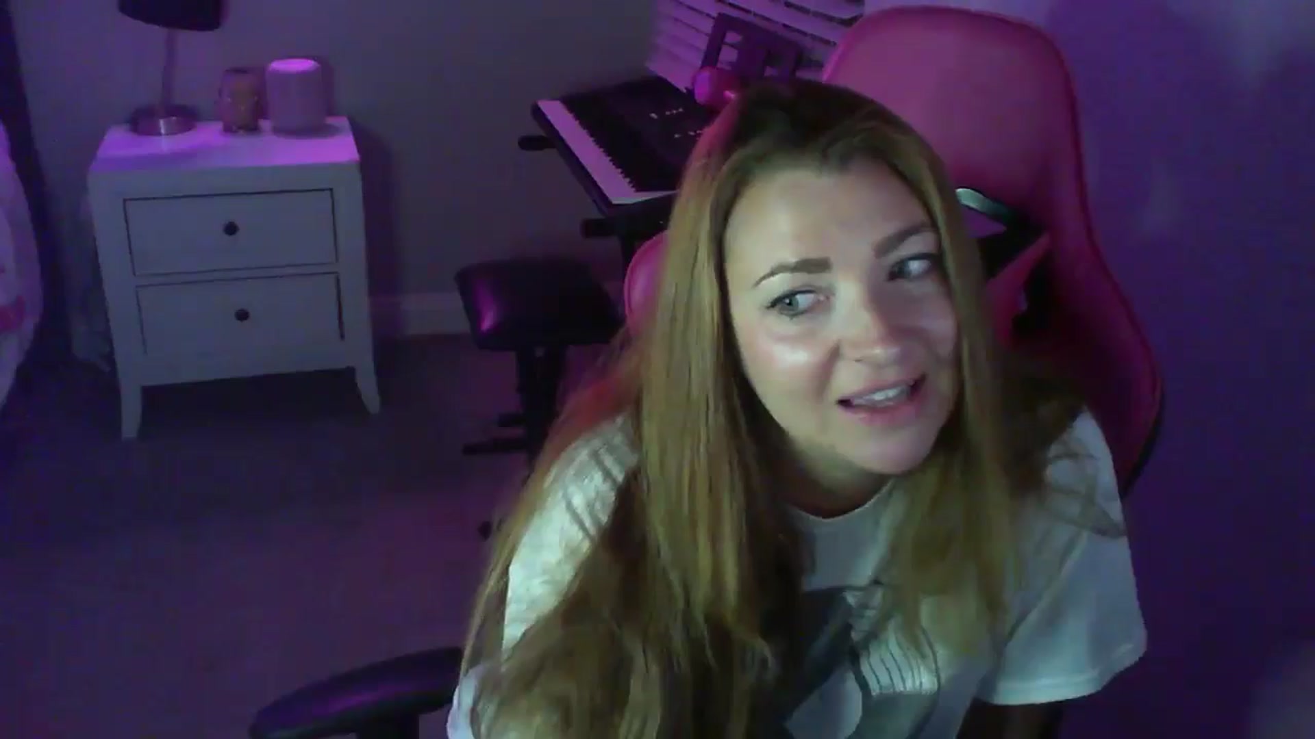Gallery image thumbnail from b3ckyb1tch_69's myfreecams stream on, 09/30/2024, 02:43 image 9 of 20