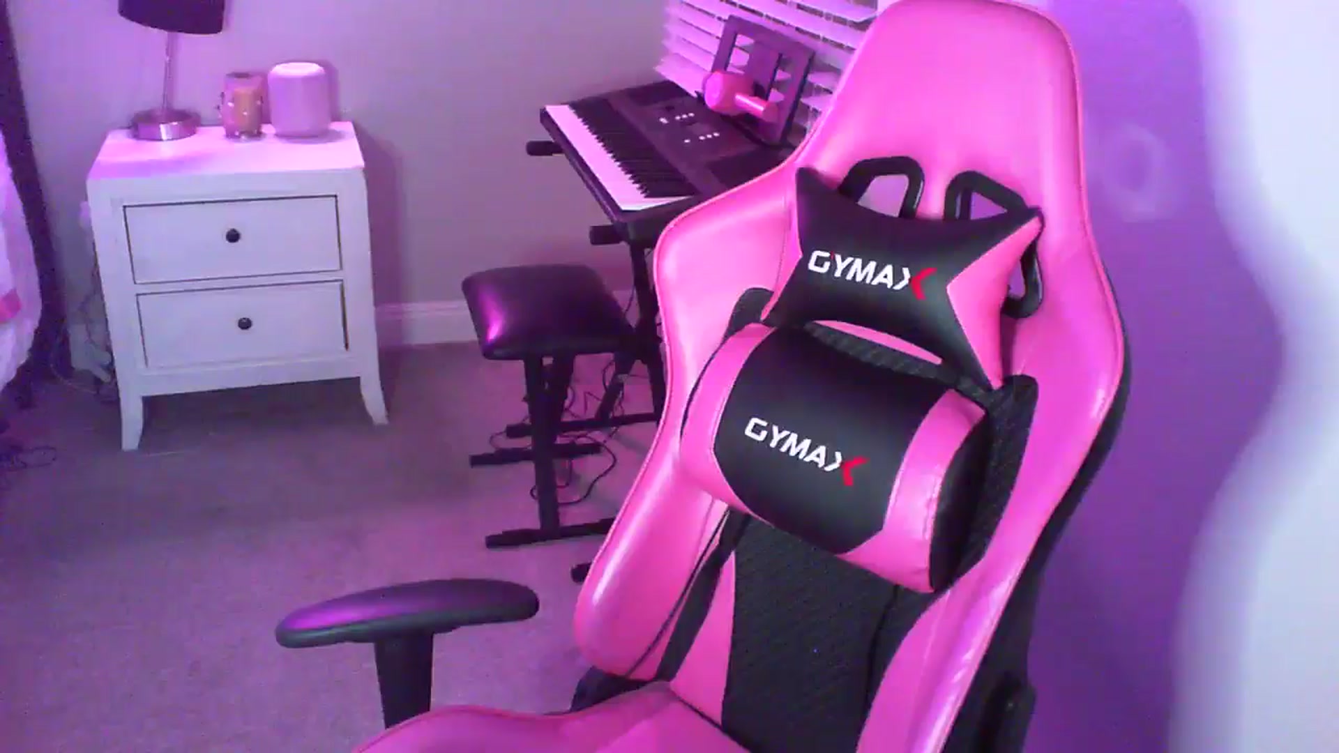 Gallery image thumbnail from b3ckyb1tch_69's myfreecams stream on, 09/30/2024, 02:43 image 15 of 20