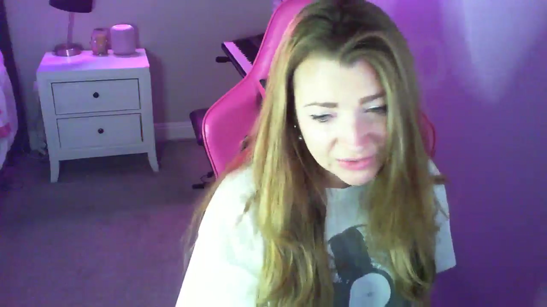 Gallery image thumbnail from b3ckyb1tch_69's myfreecams stream on, 09/30/2024, 02:43 image 8 of 20