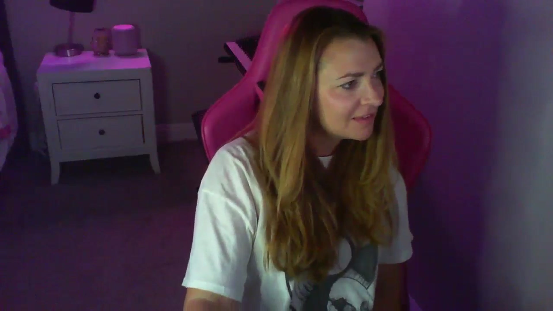 Gallery image thumbnail from b3ckyb1tch_69's myfreecams stream on, 09/30/2024, 02:43 image 12 of 20